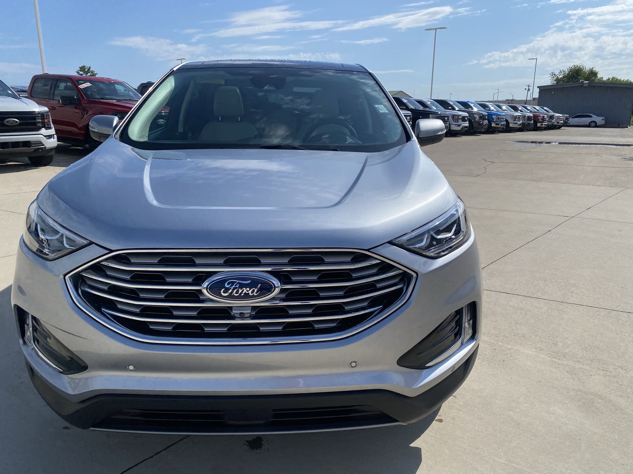 2024 Ford Edge Titanium photo 2