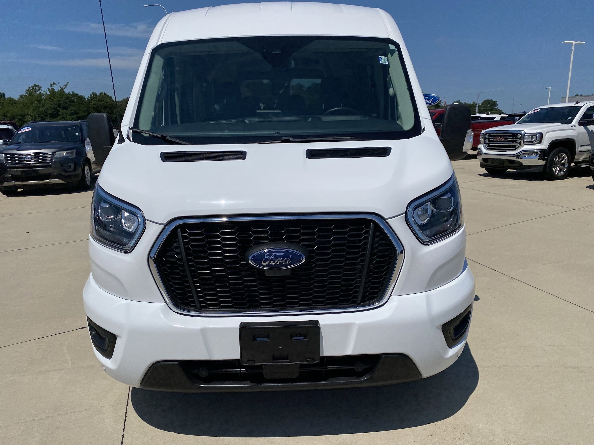 2023 Ford Transit Passenger Van XLT - Photo 10