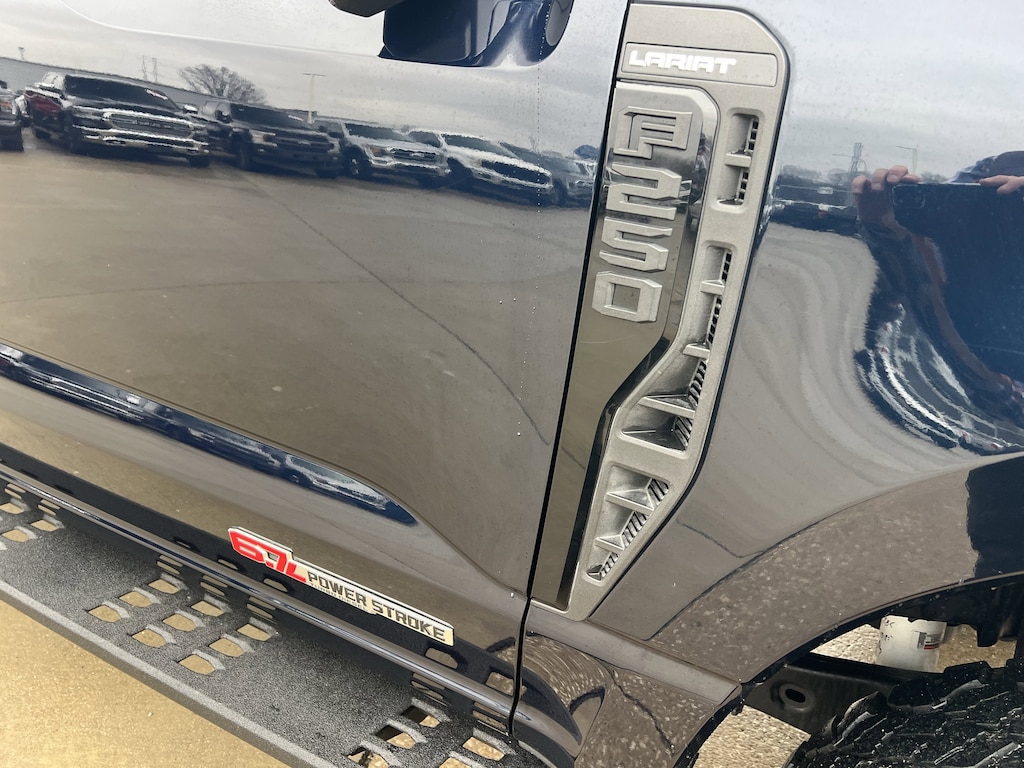2023 Ford F-250 Lariat Tremor photo 3