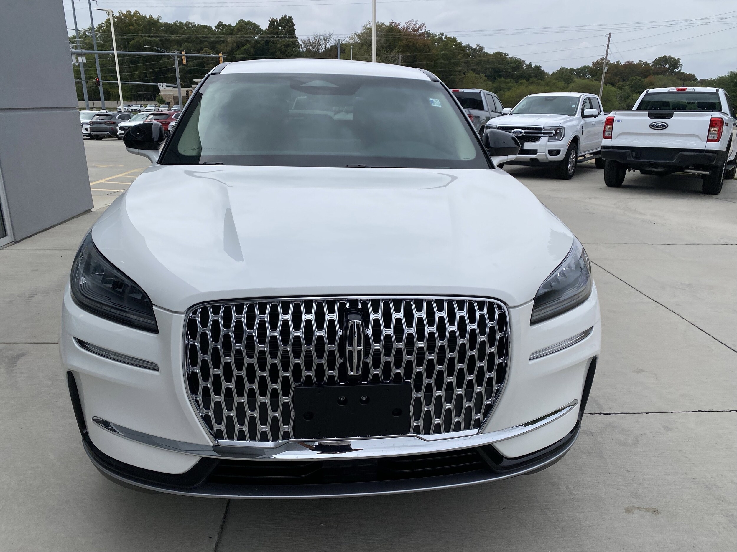 2025 Lincoln Corsair Premiere photo 2