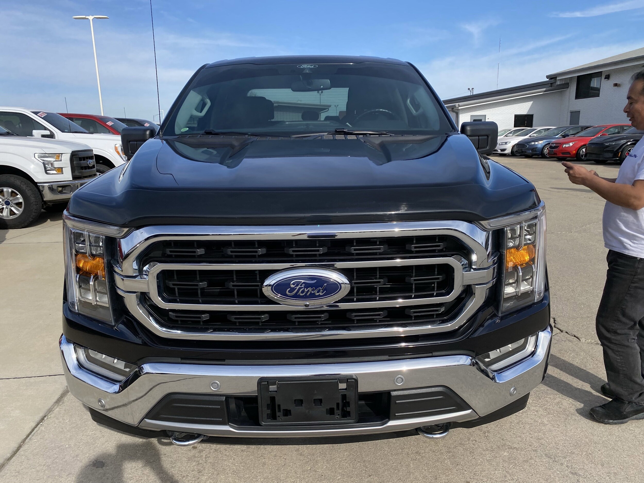 2021 Ford F-150 XLT photo 2