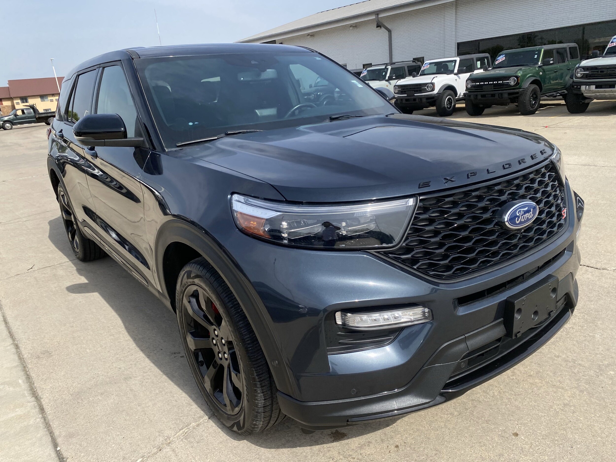 2022 Ford Explorer ST photo 3