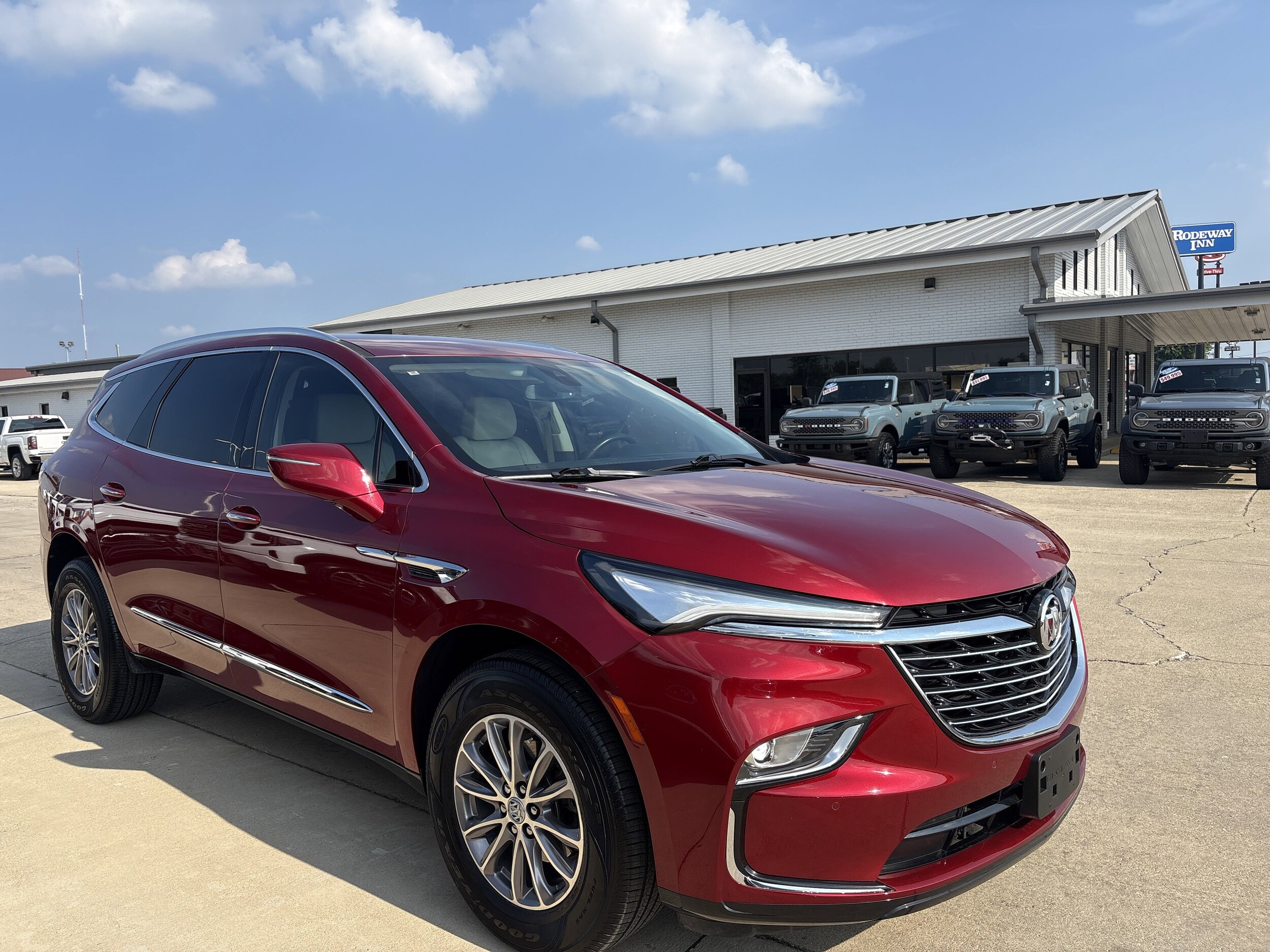 2024 Buick Enclave Essence photo 3