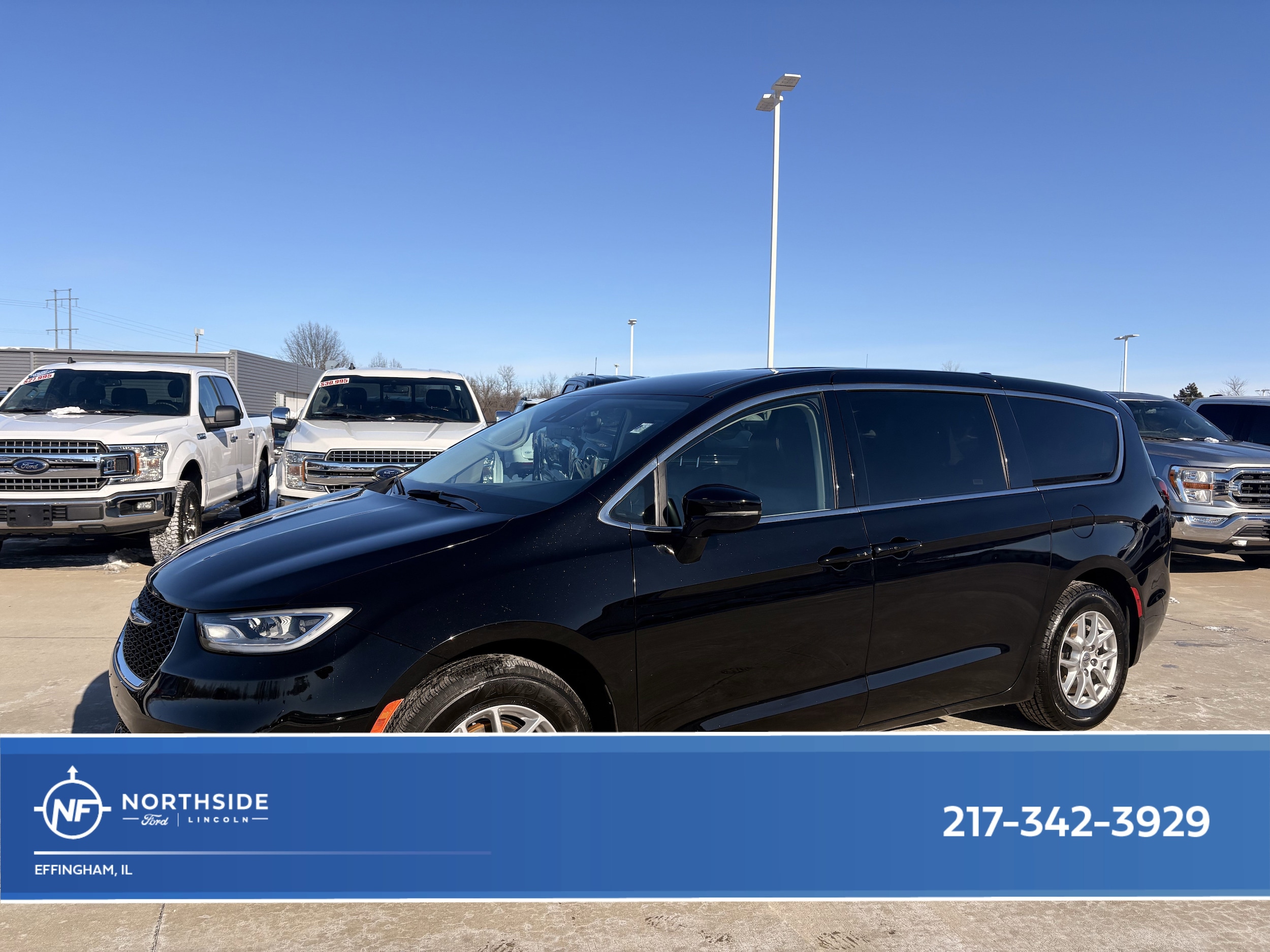 2024 Chrysler Pacifica Touring L's photo
