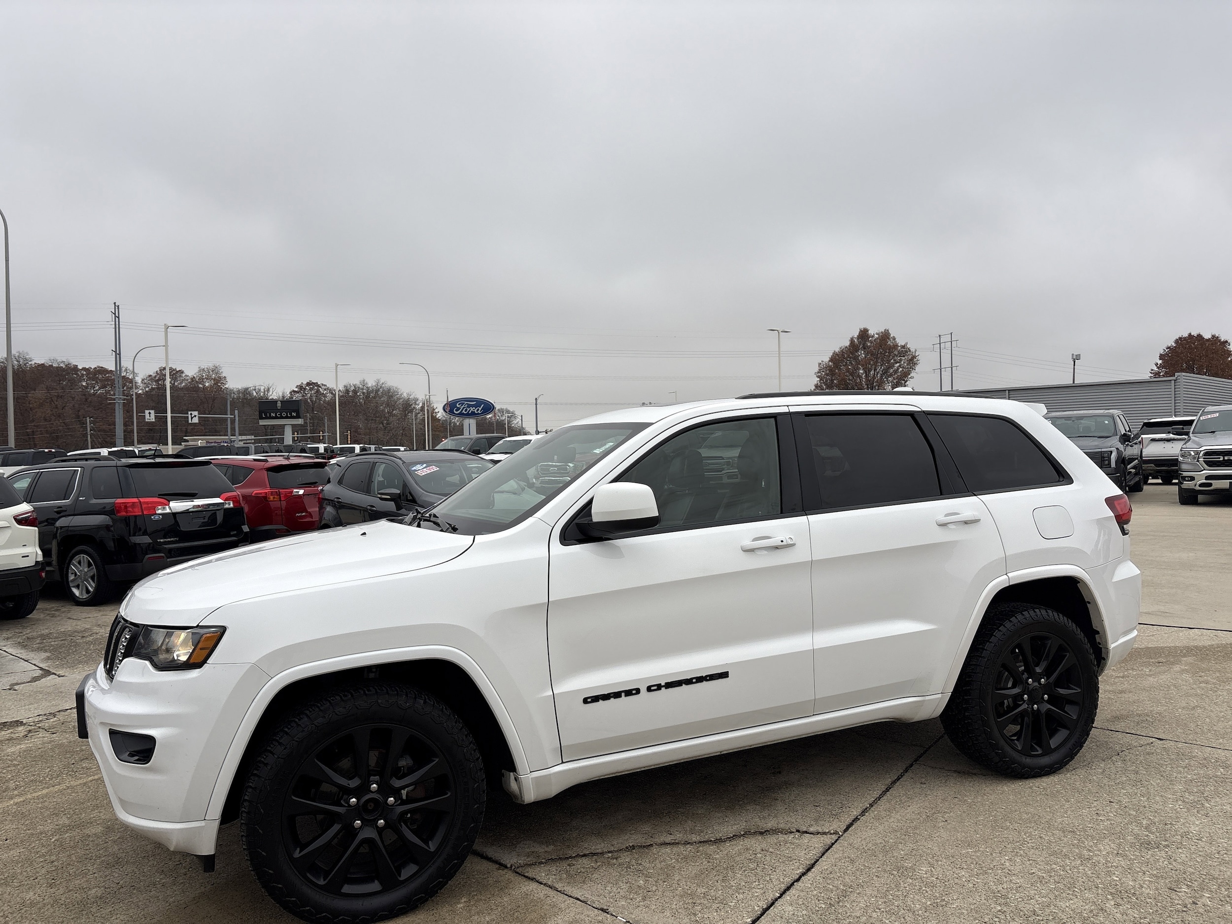2019 Jeep Grand Cherokee Altitude photo 3