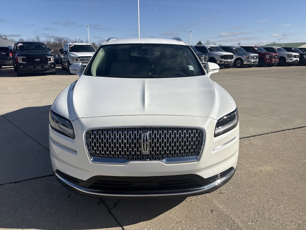 2023 Lincoln Nautilus Standard photo 2