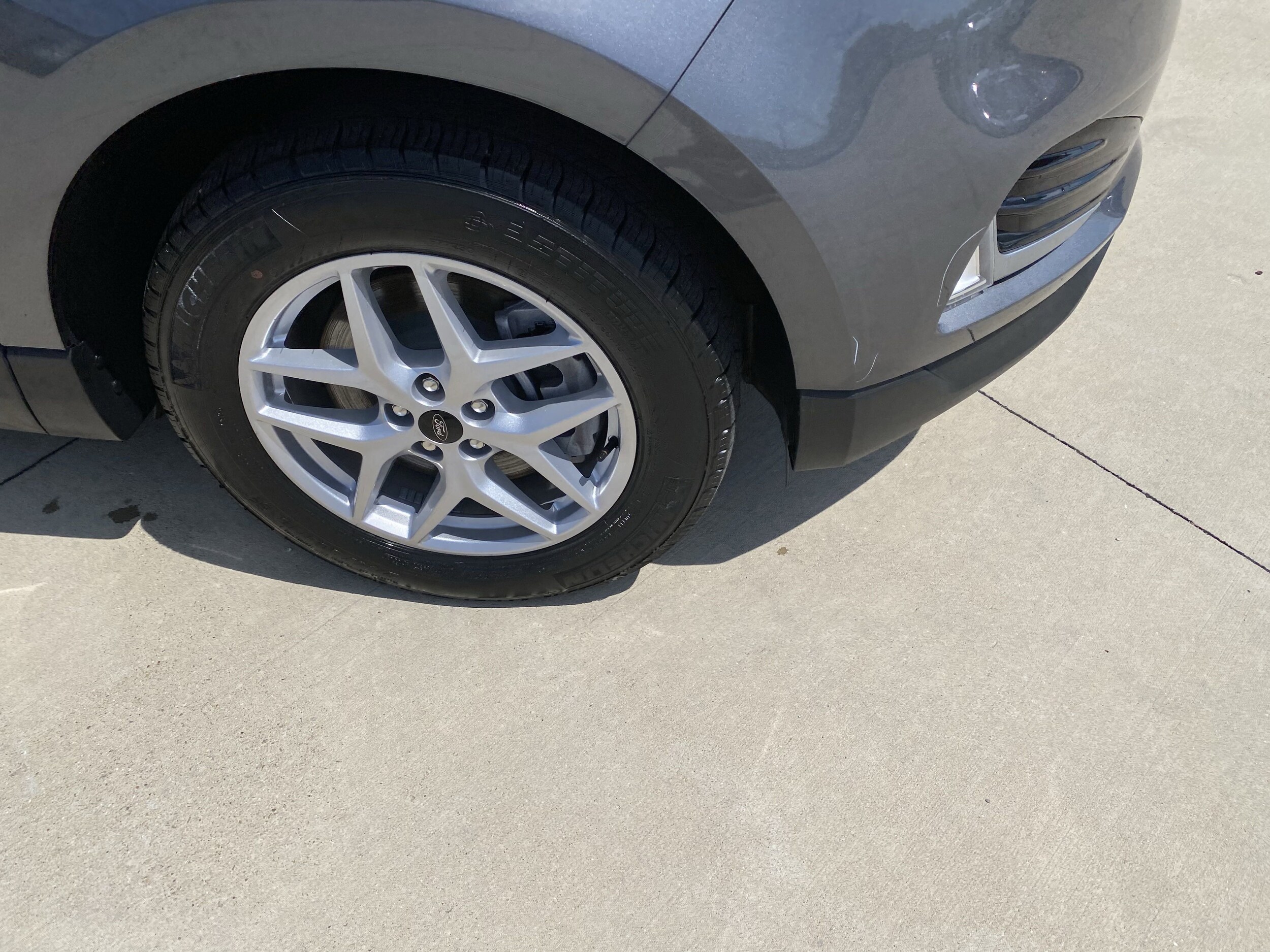 2024 Ford Edge SEL photo 3