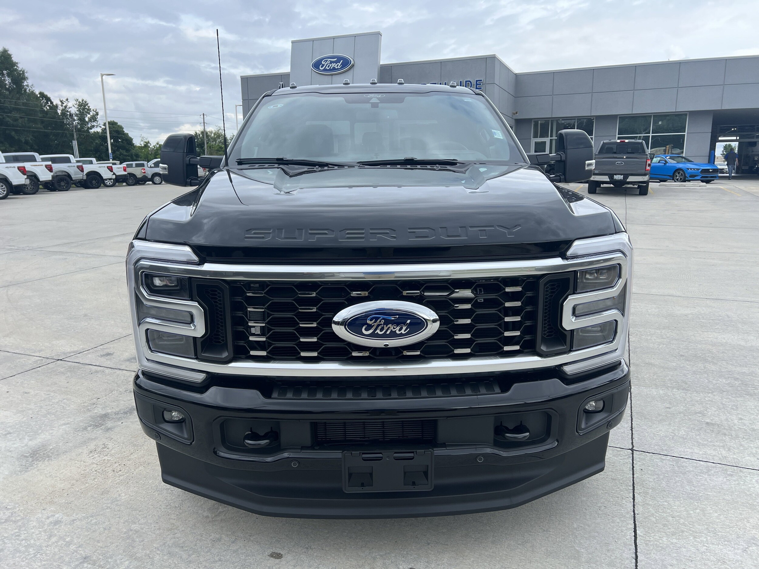 2025 Ford F-350 photo 2