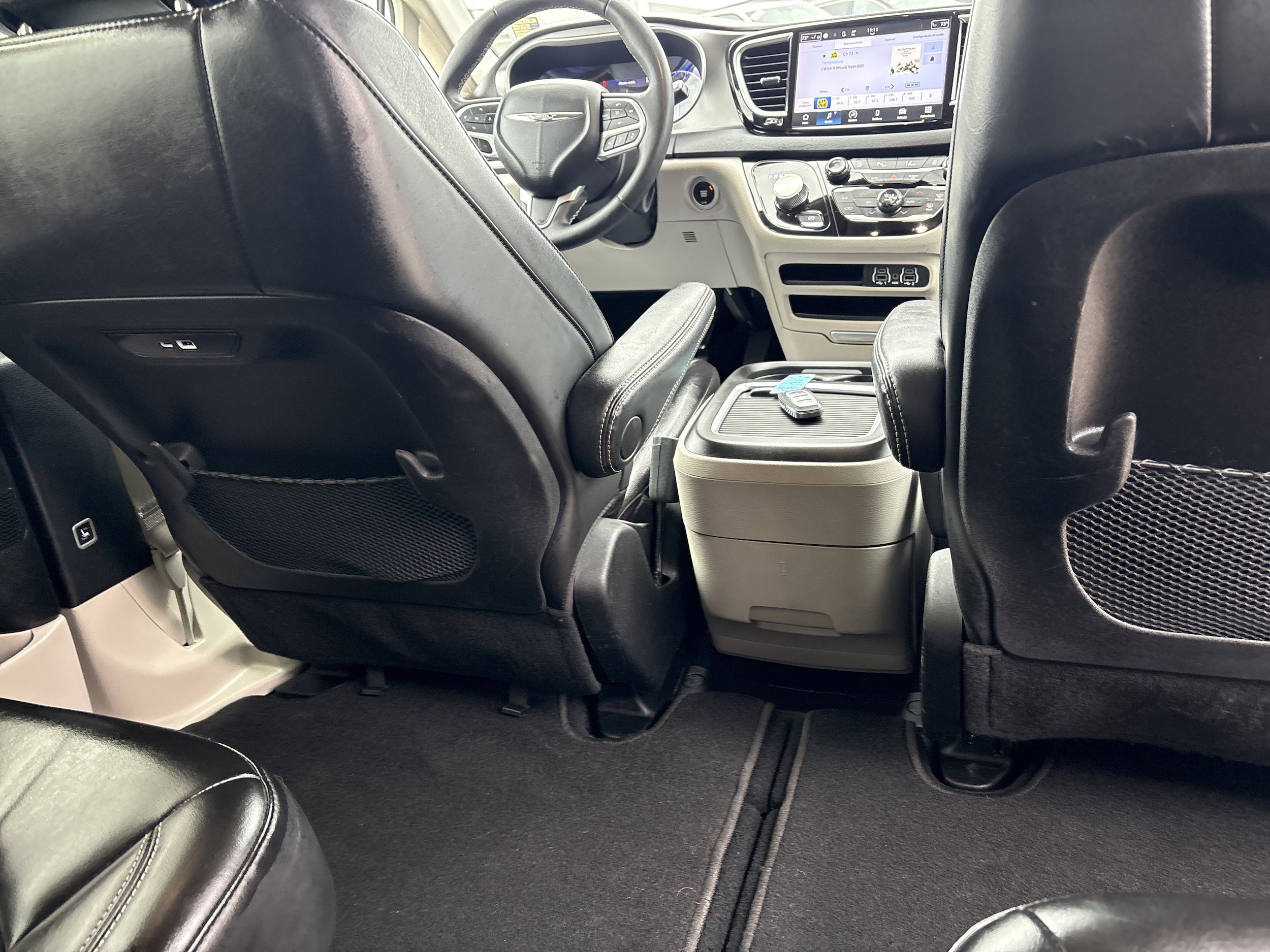 2024 Chrysler Pacifica Touring L - Photo 9