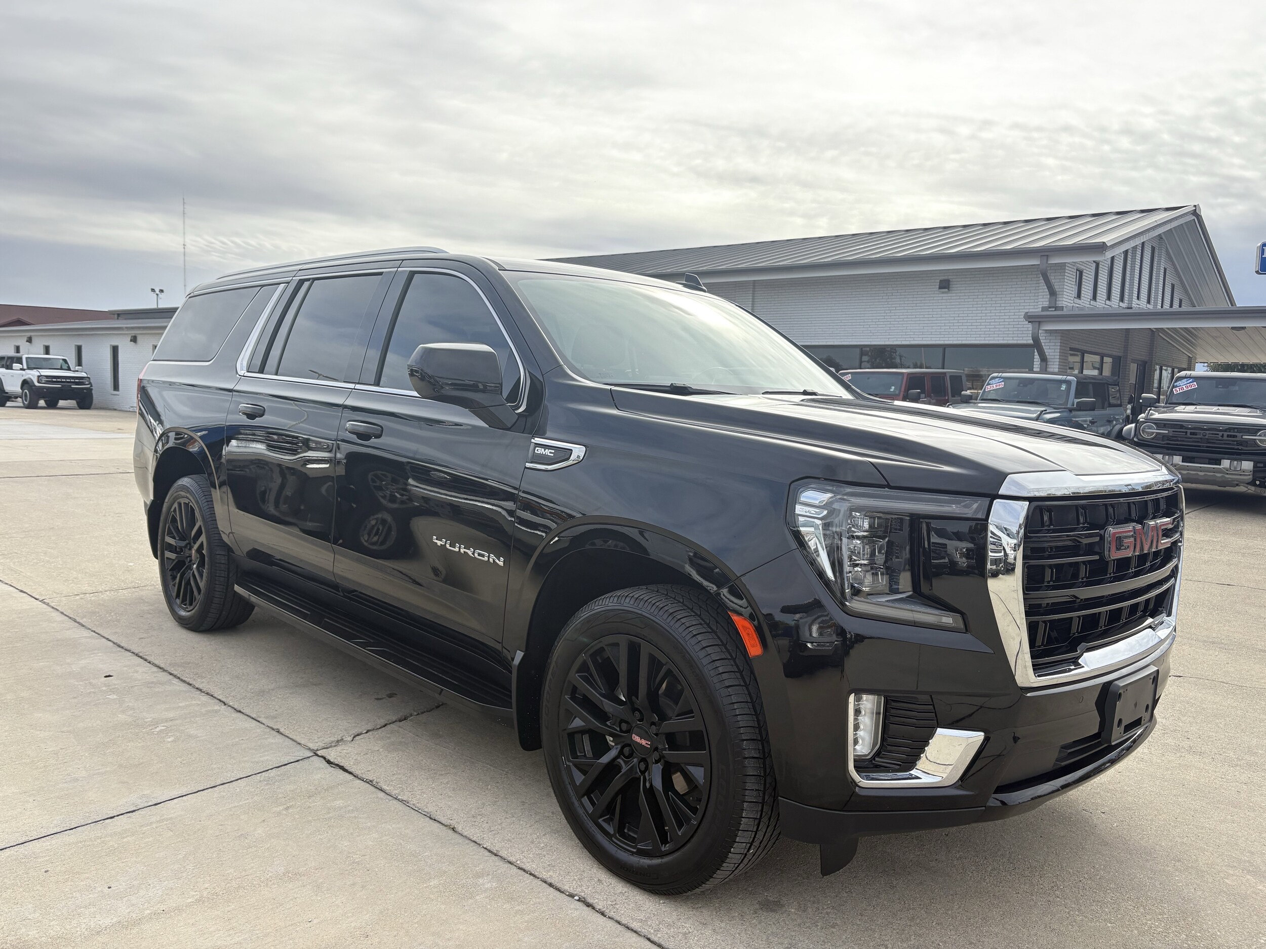 2021 Gmc Yukon XL SLE photo 3