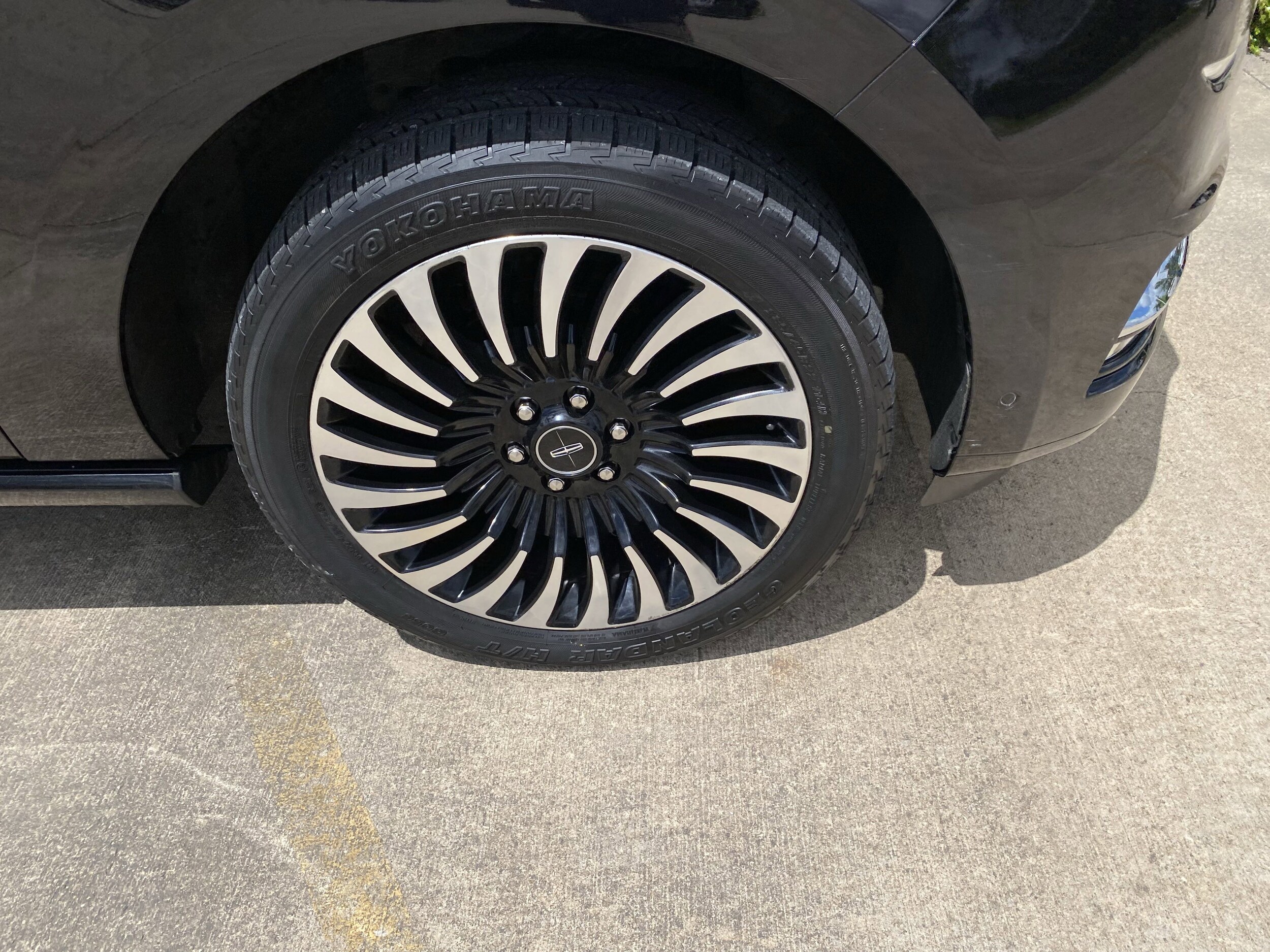 2019 Lincoln Navigator Black Label photo 3