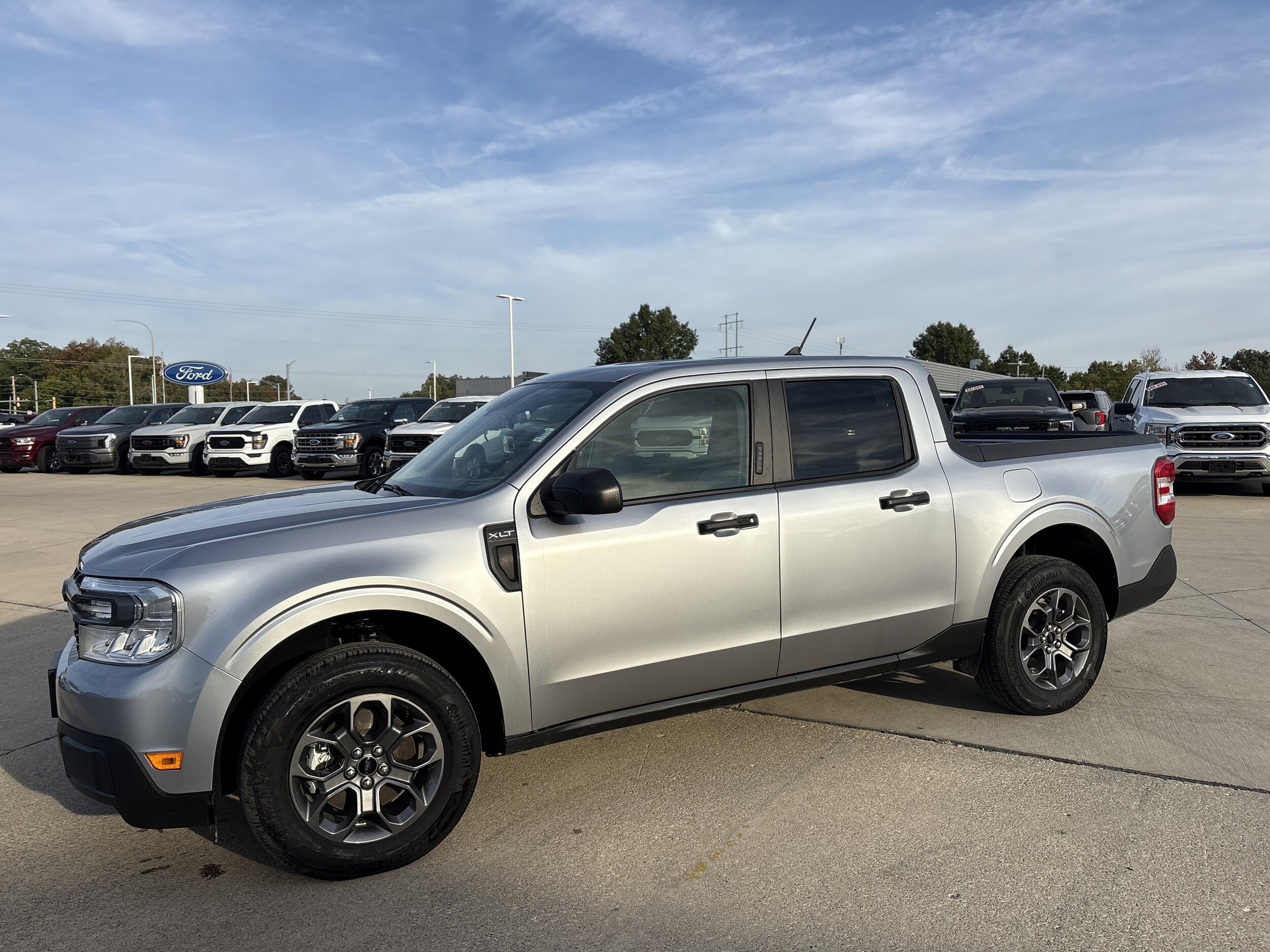 2023 Ford Maverick XLT photo 2