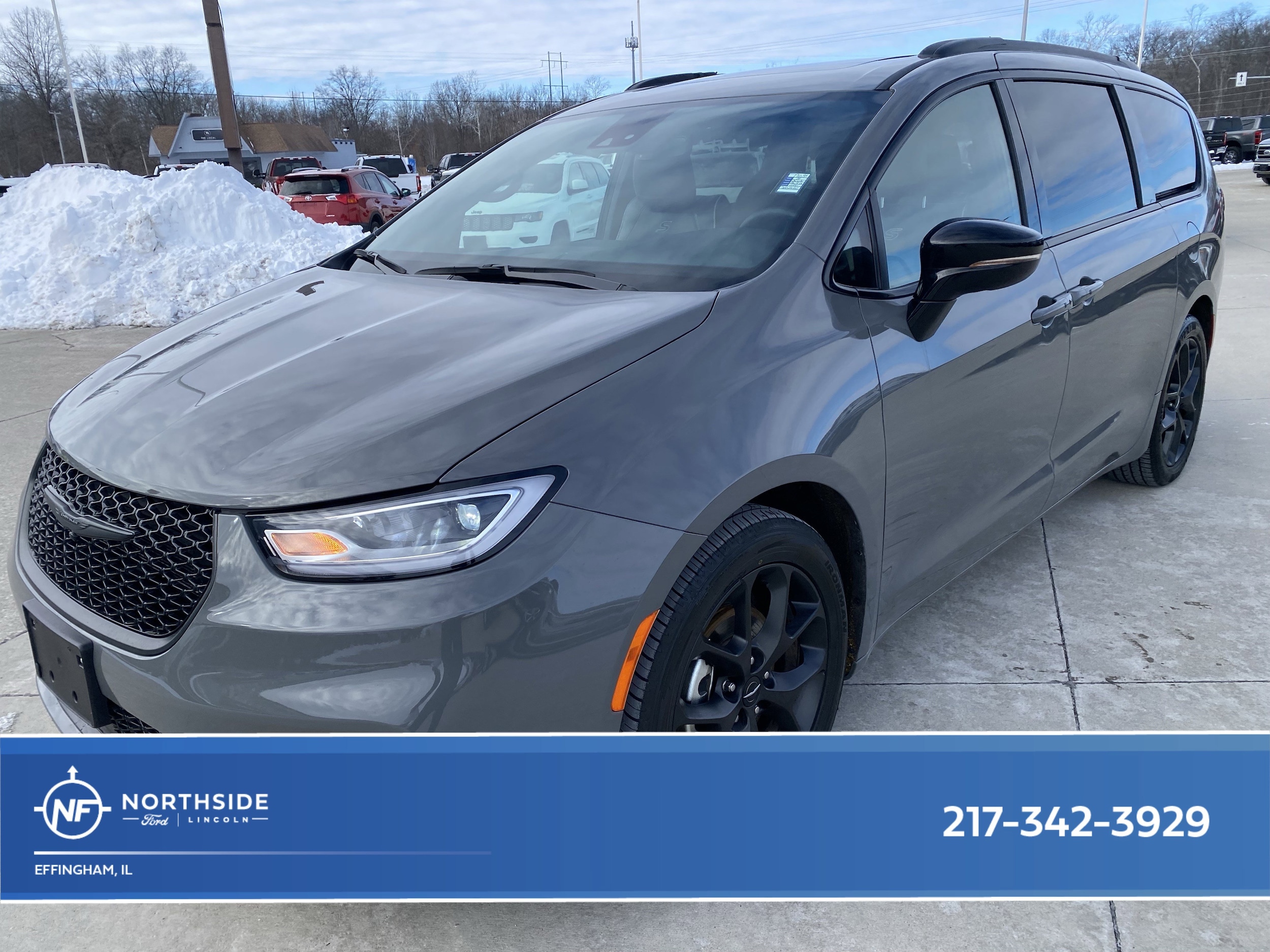 2025 Chrysler Pacifica Limited's photo