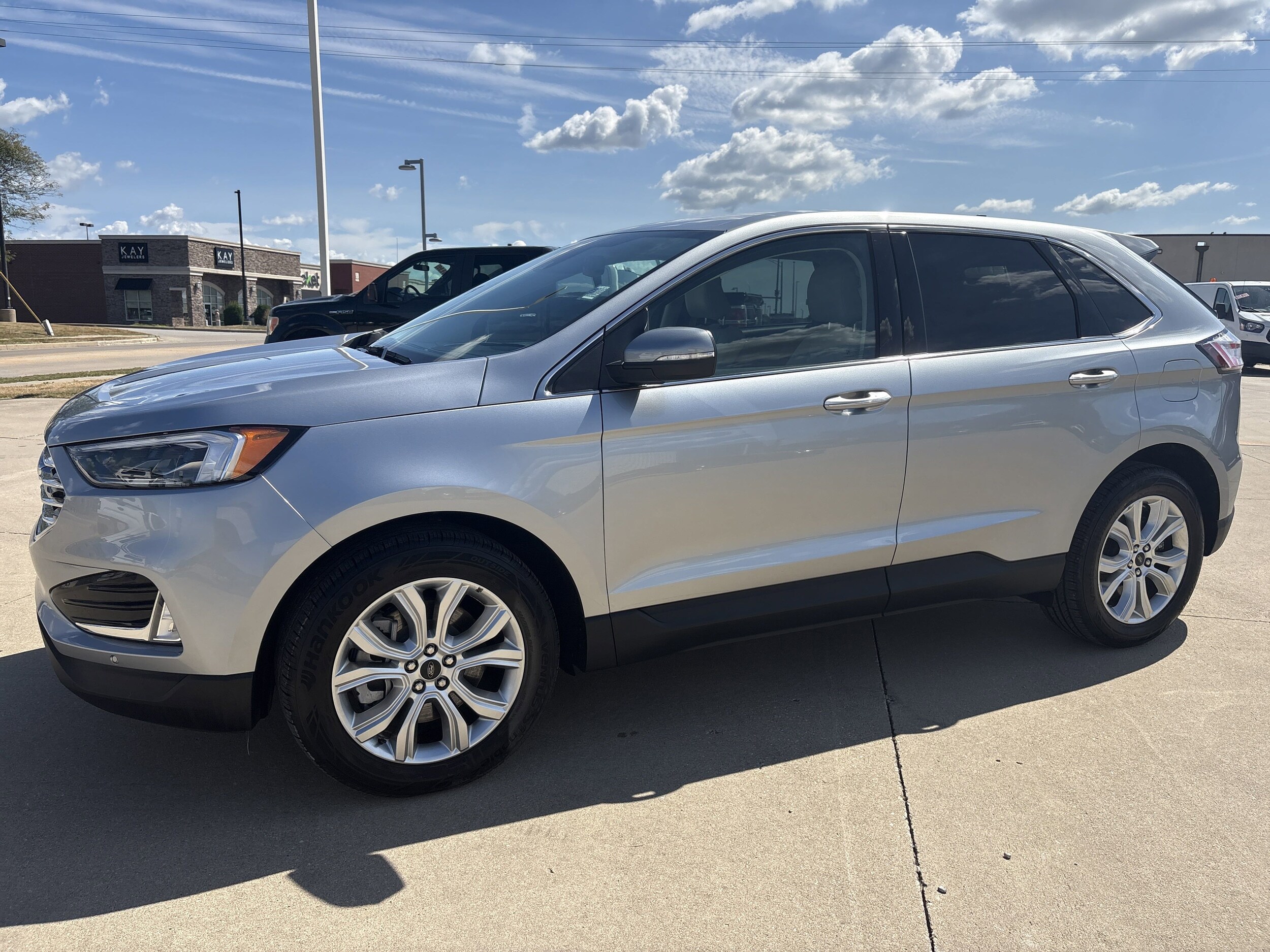 2024 Ford Edge Titanium photo 2
