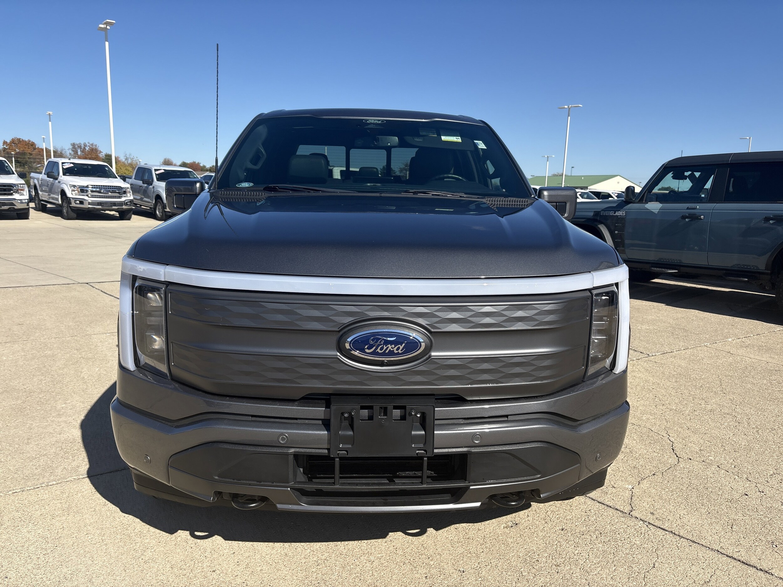 2022 Ford F-150 Lightning Lariat photo 3