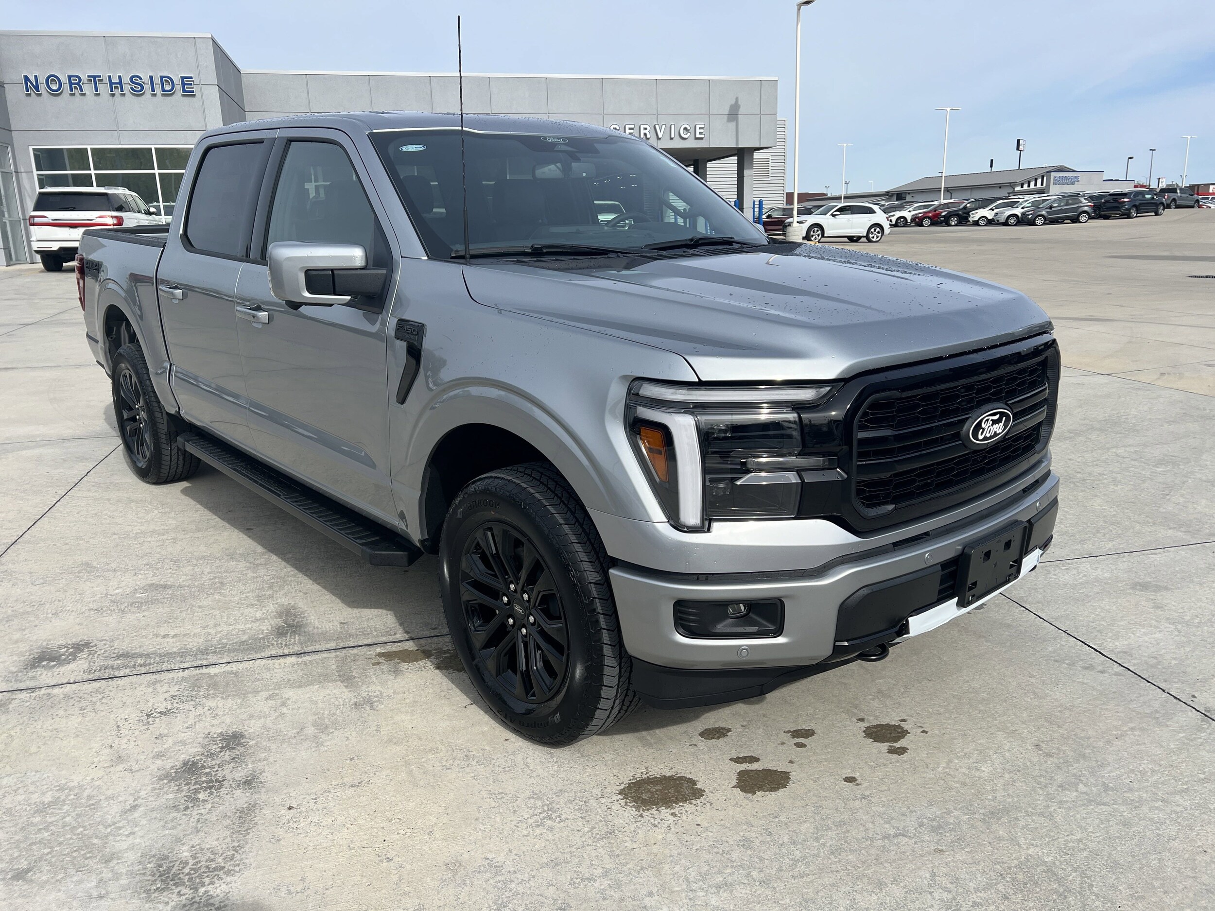 2025 Ford F-150 Lariat photo 2