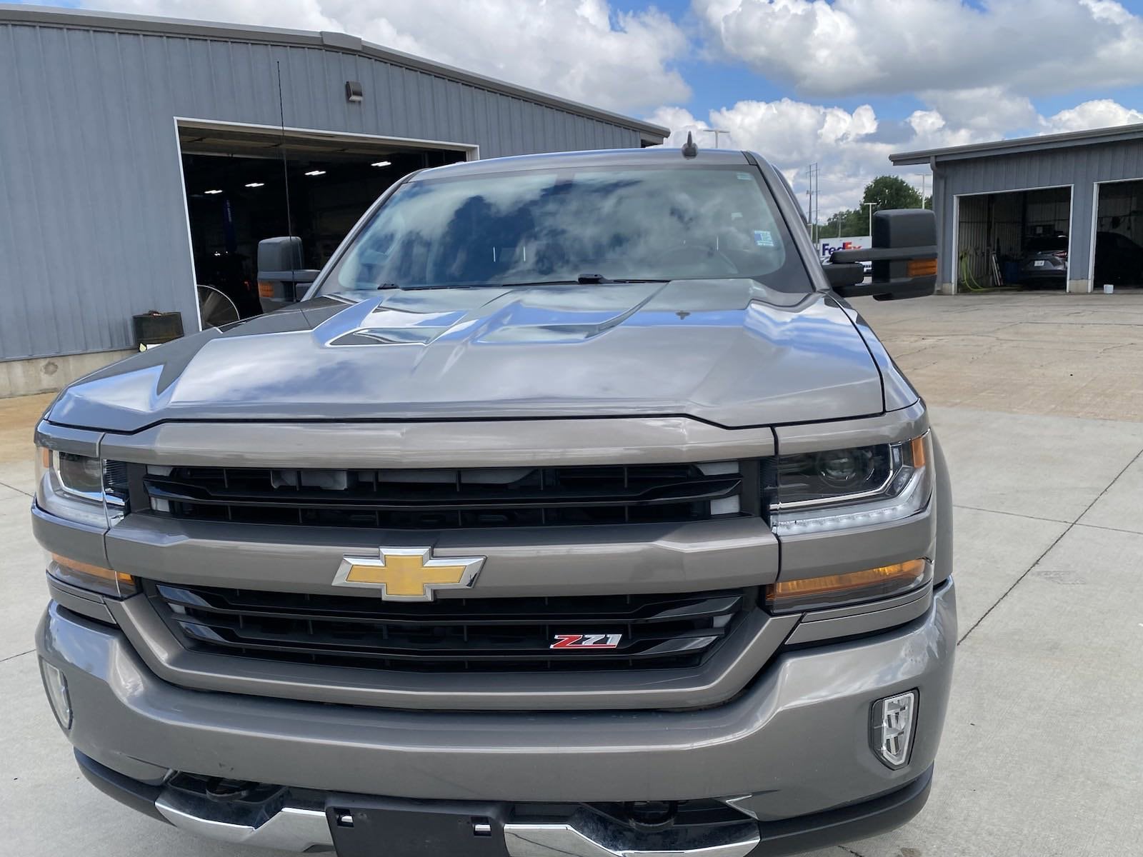 Used 2017 Chevrolet Silverado 1500 LT with VIN 3GCUKREC0HG198153 for sale in Effingham, IL