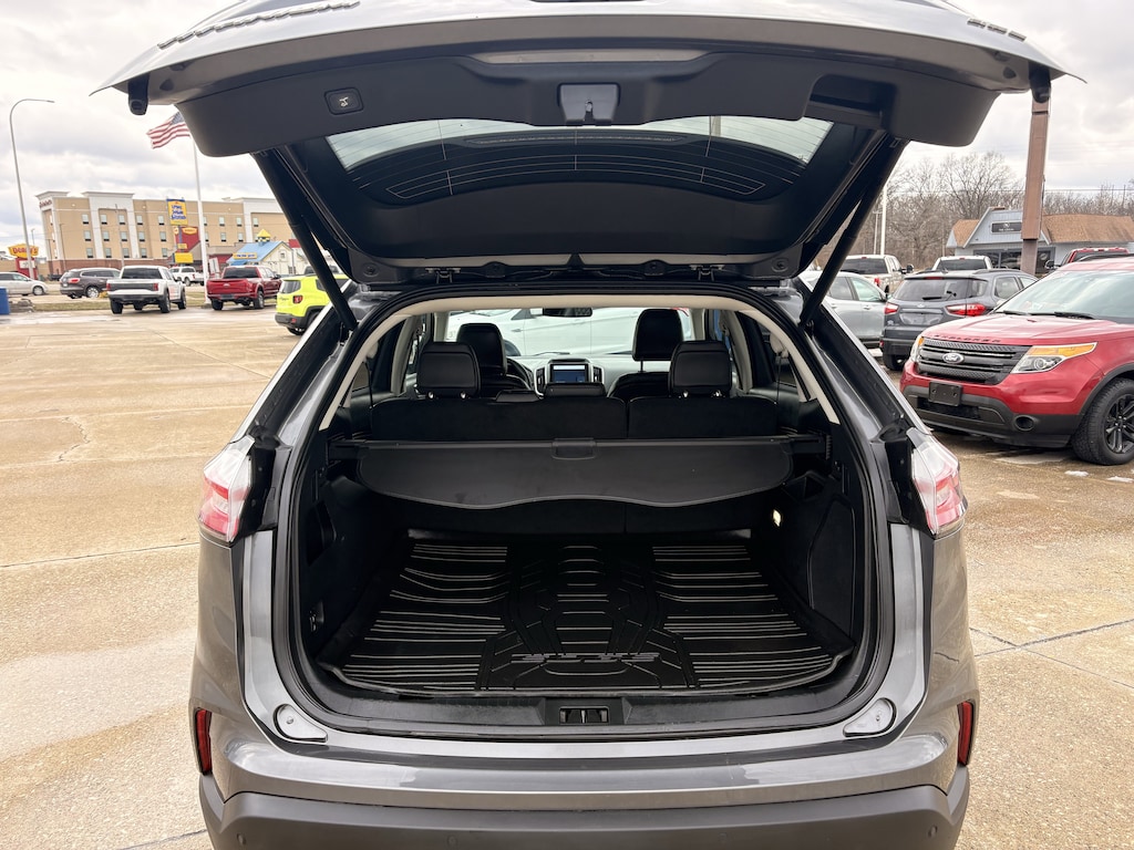 2024 Ford Edge Titanium photo 4