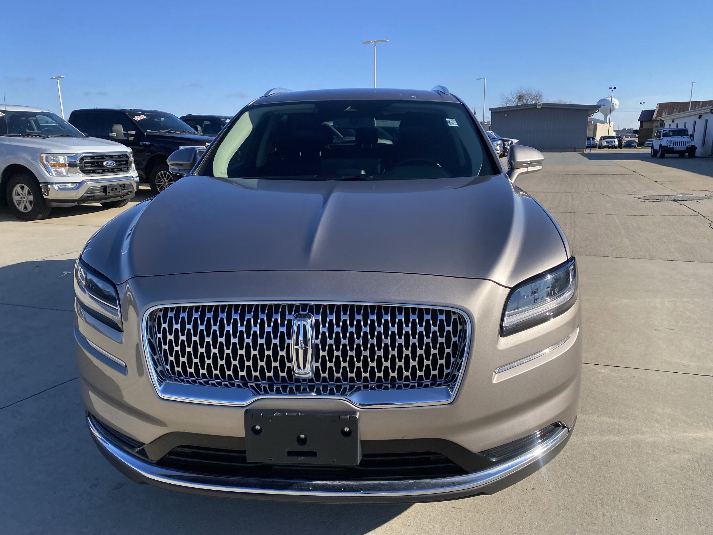 2021 Lincoln Nautilus Standard photo 2