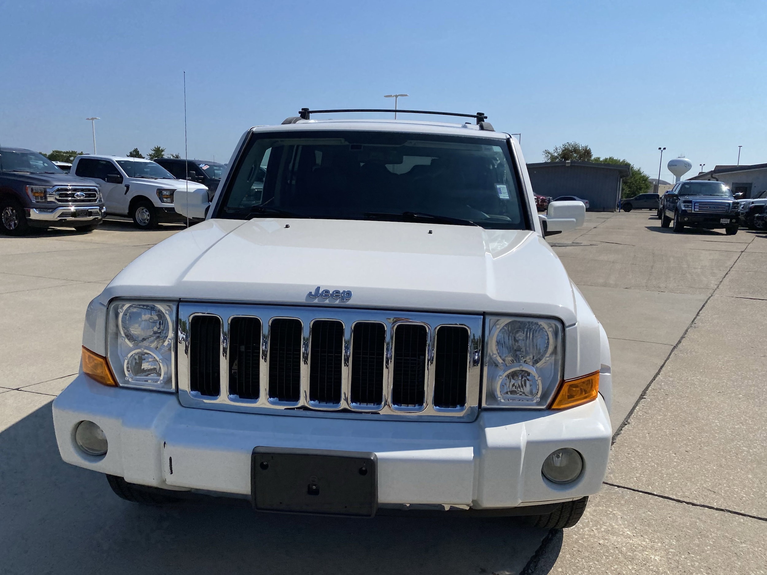 Used 2010 Jeep Commander Limited with VIN 1J4RG5GT1AC113241 for sale in Effingham, IL