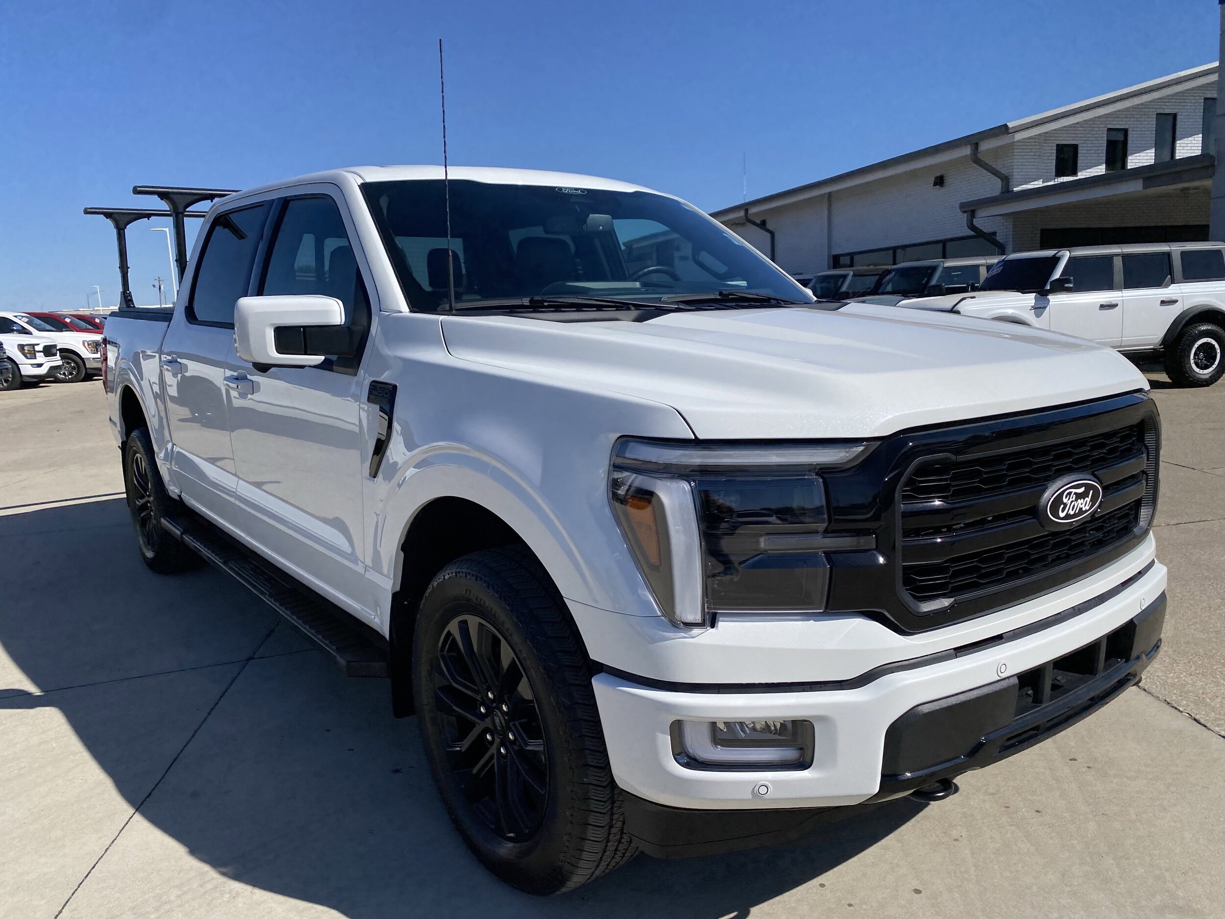 2024 Ford F-150 Lariat photo 2