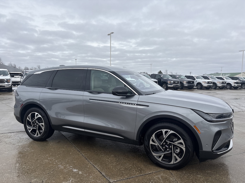 2024 Lincoln Nautilus Premiere photo 2