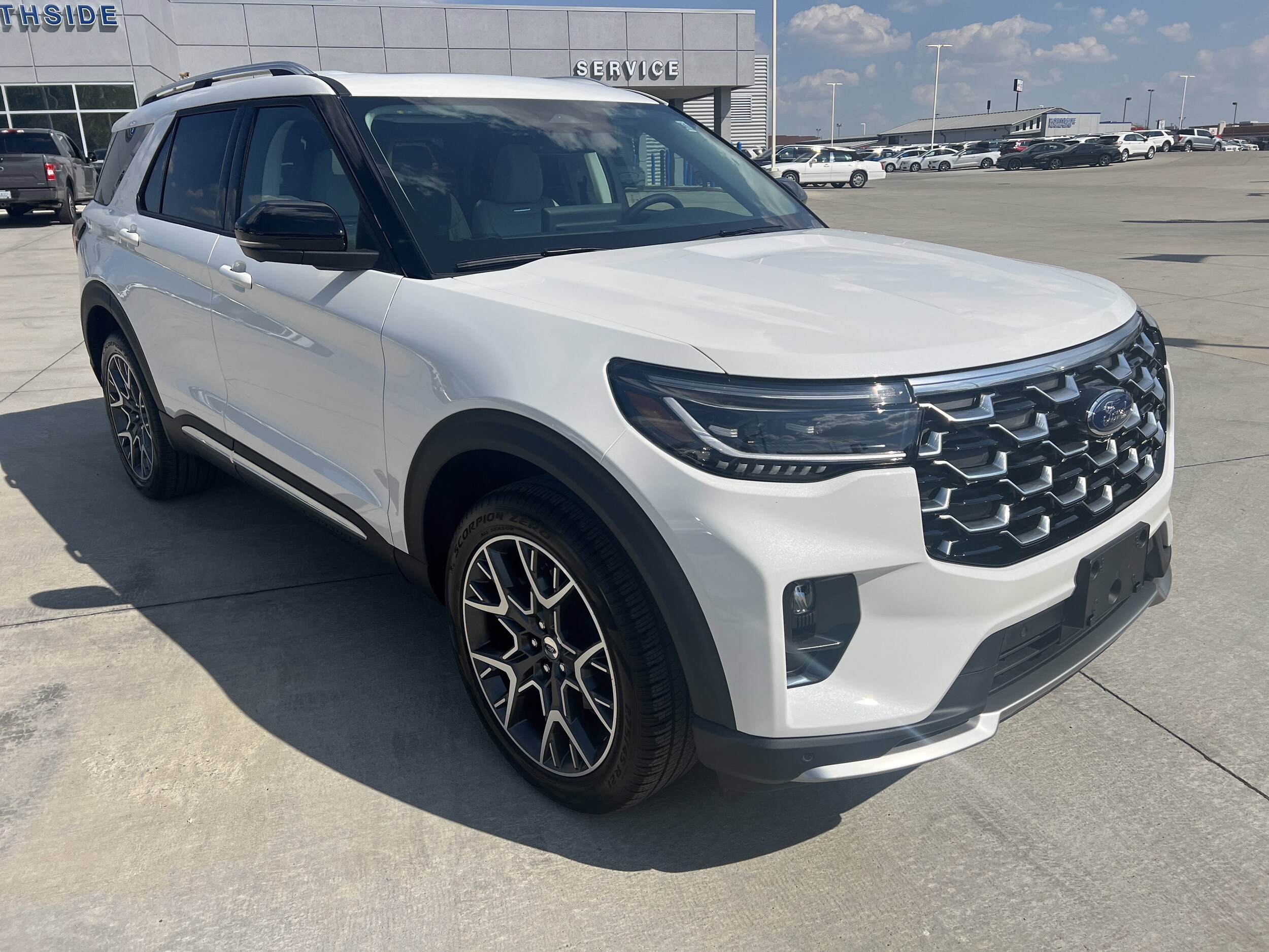 2025 Ford Explorer Platinum photo 2