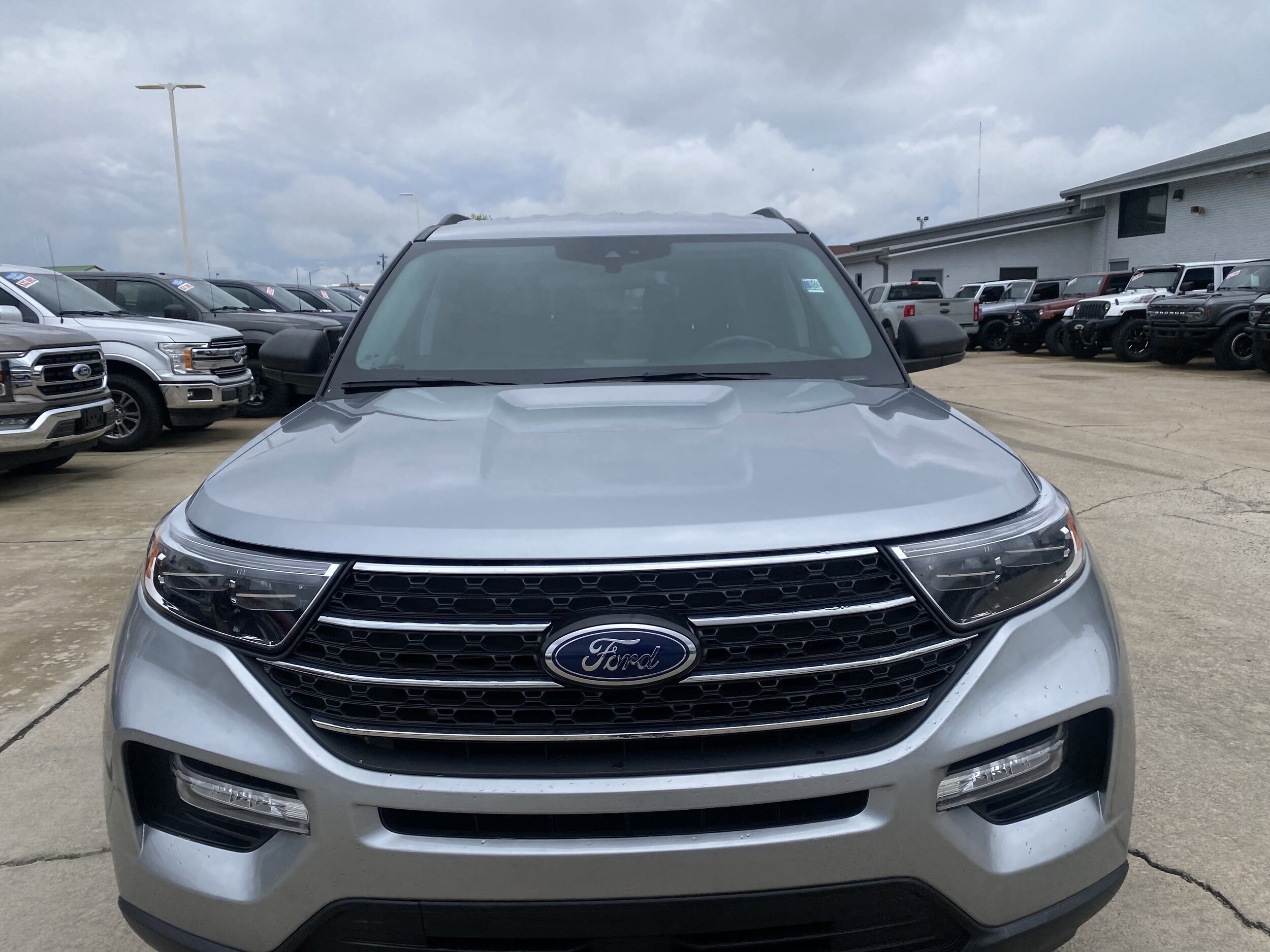 2022 Ford Explorer XLT photo 2