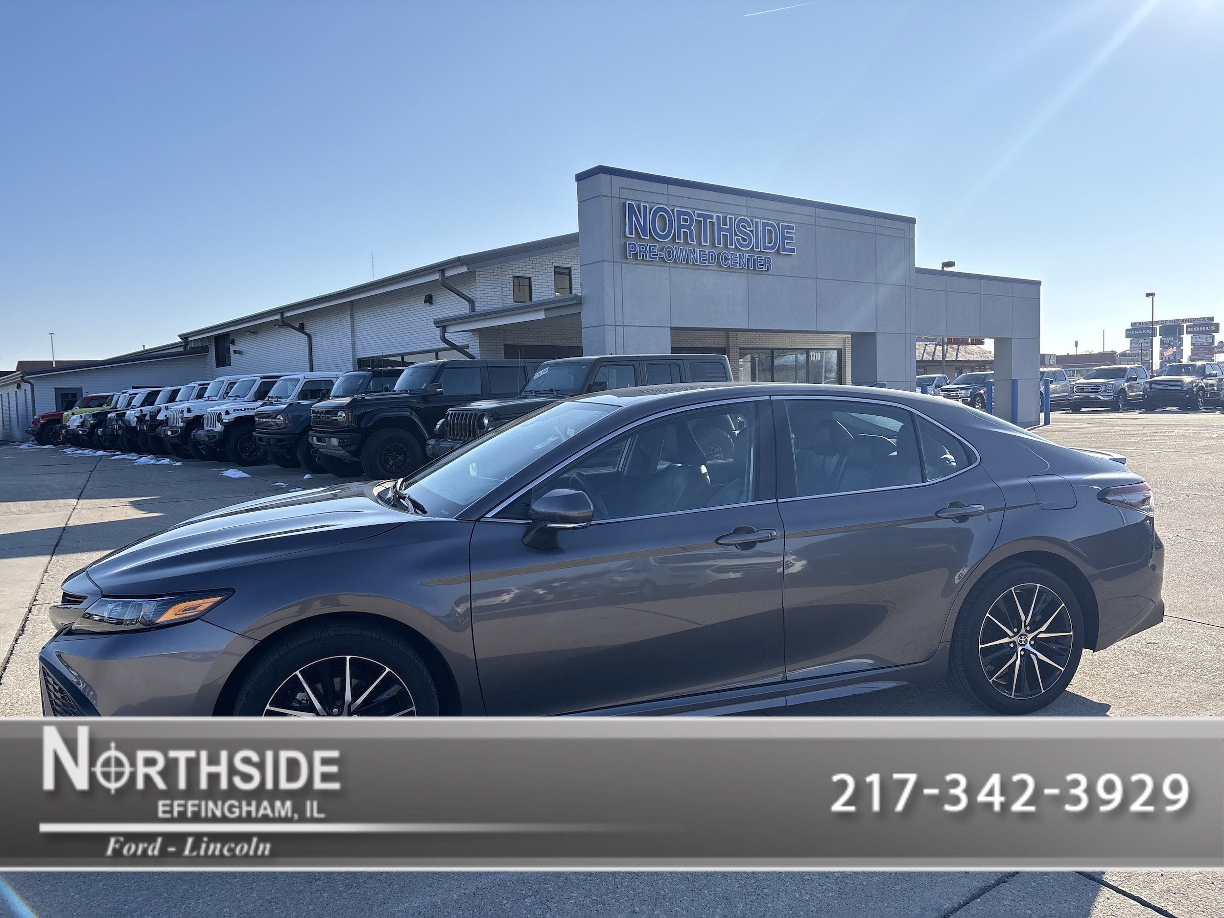 2024 Toyota Camry SE's photo