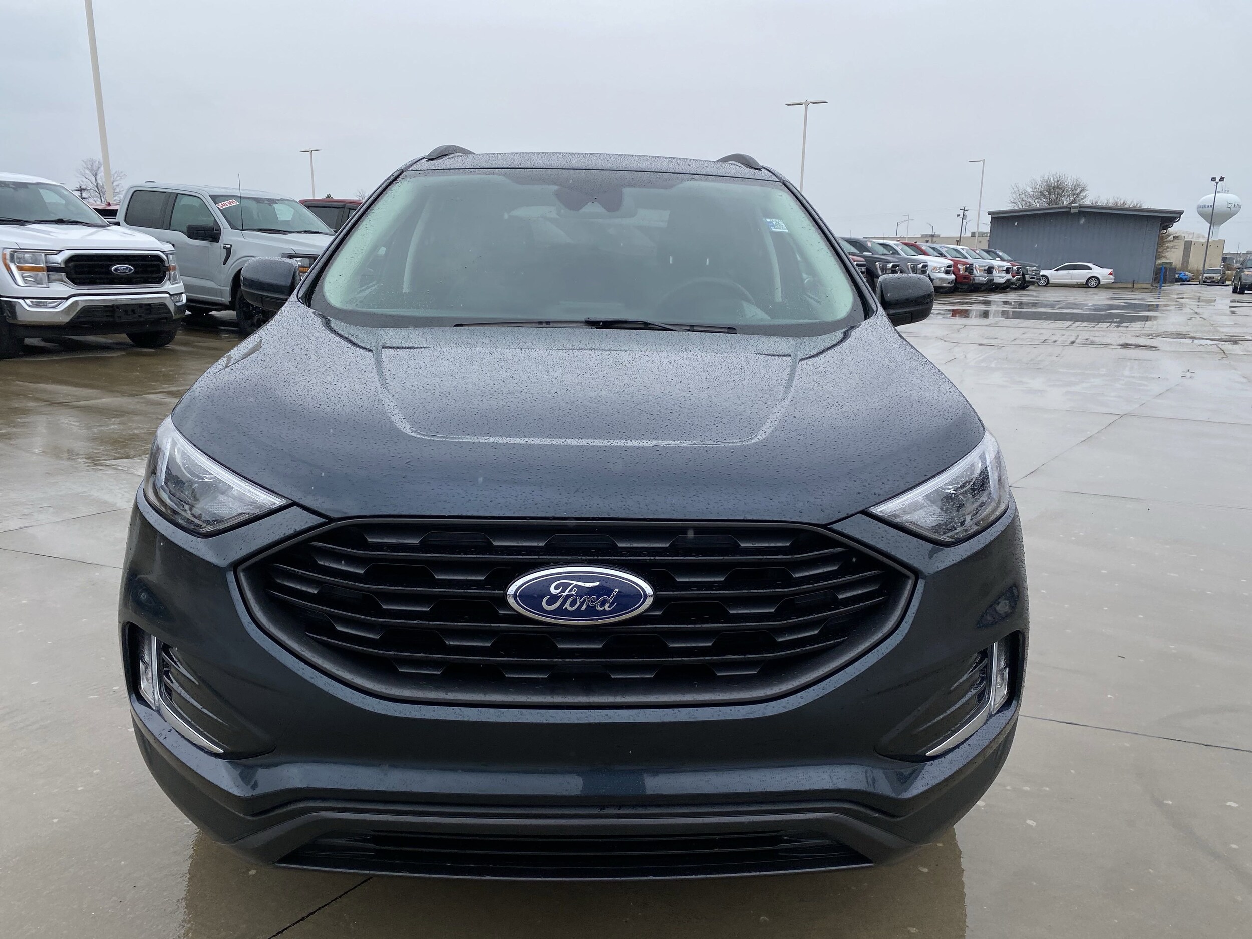 2024 Ford Edge SEL photo 2