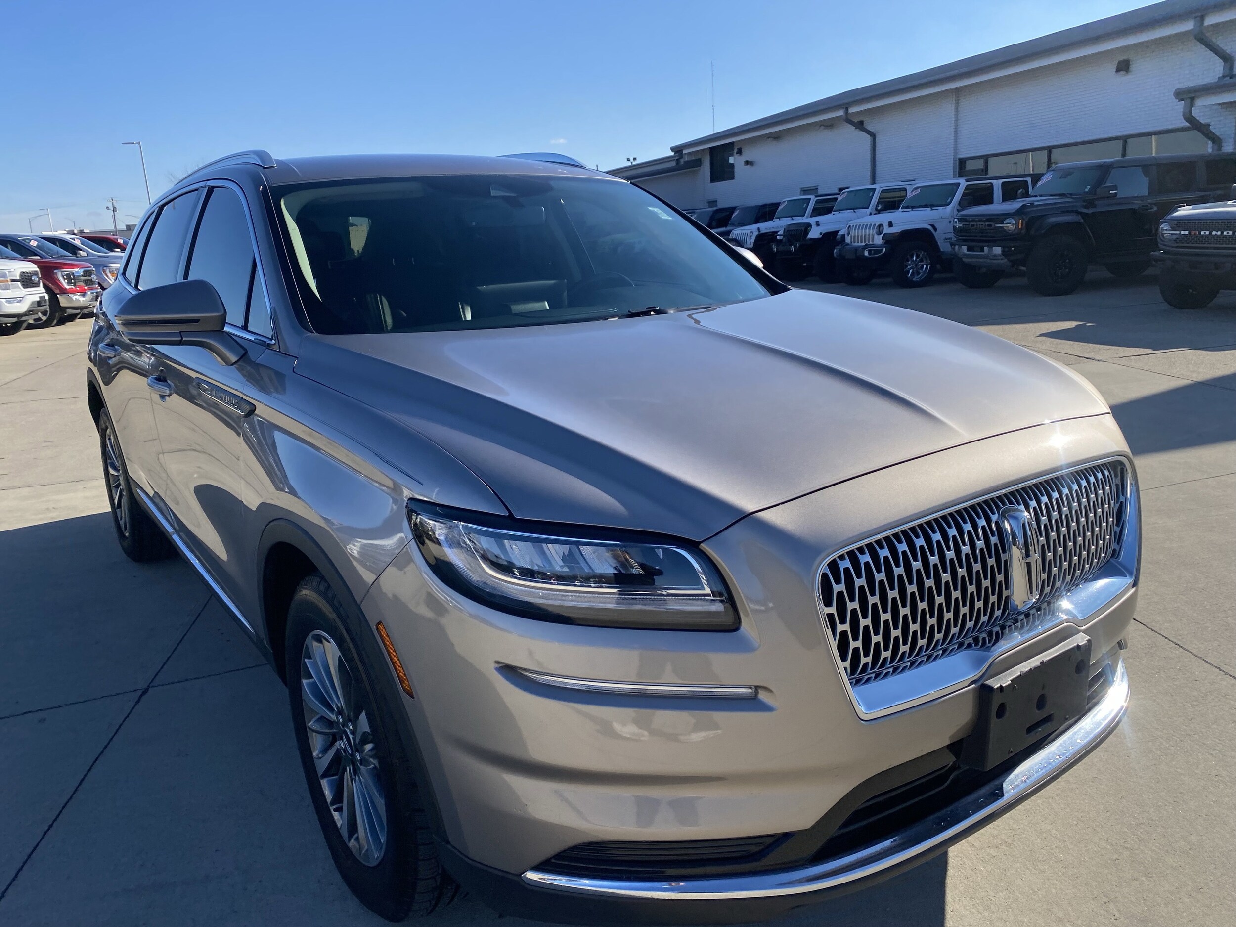 2021 Lincoln Nautilus Standard photo 3