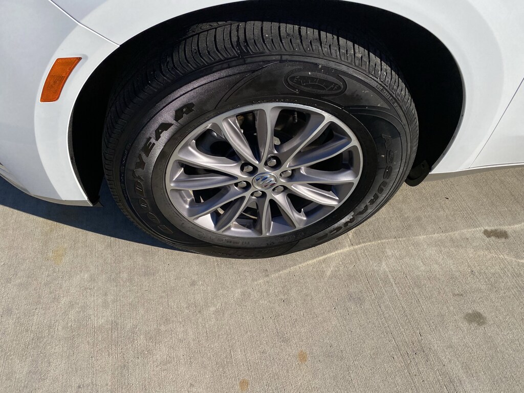 2024 Buick Enclave Premium photo 2