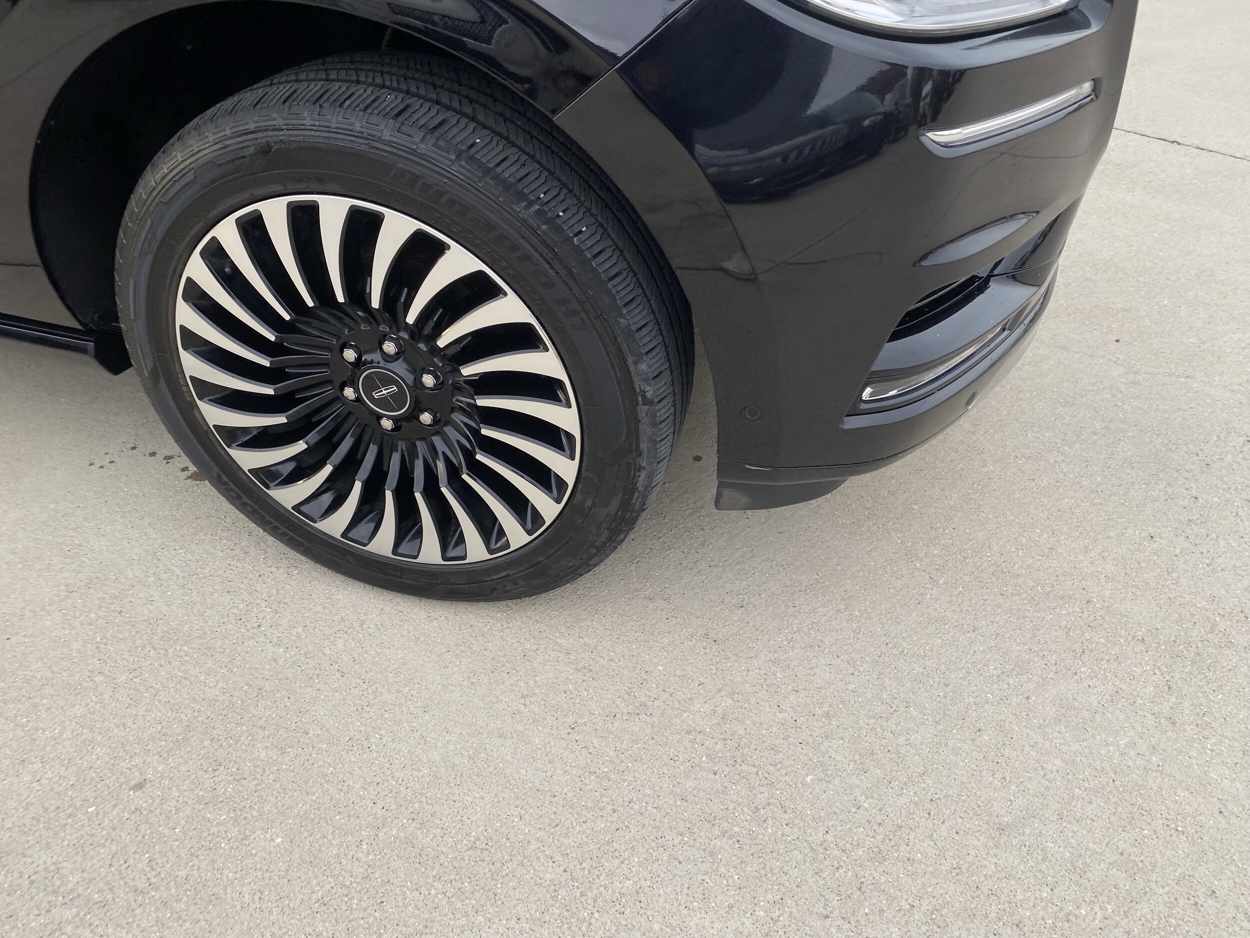 2019 Lincoln Navigator Black Label photo 4