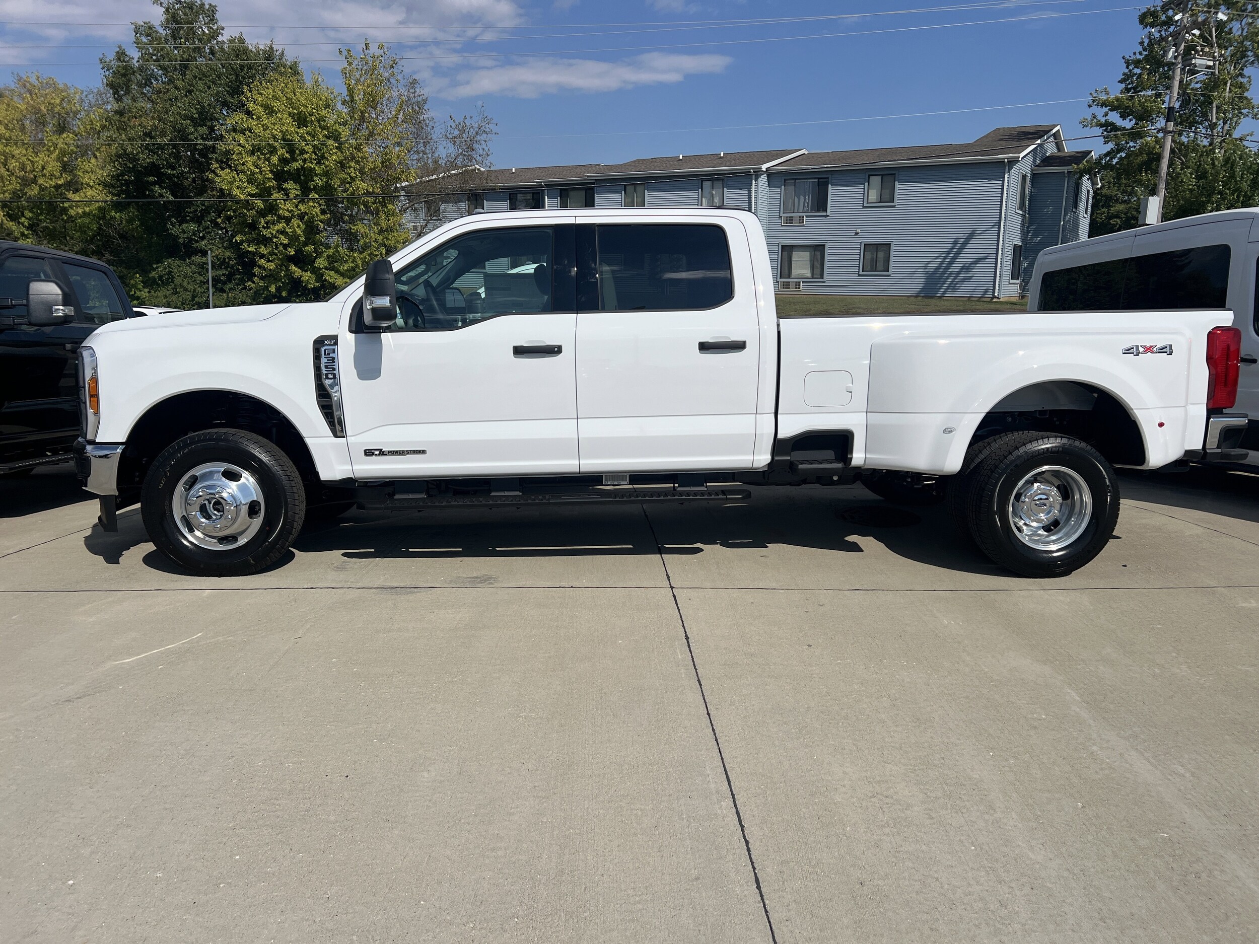 2026 Ford F-350 XLT photo 2