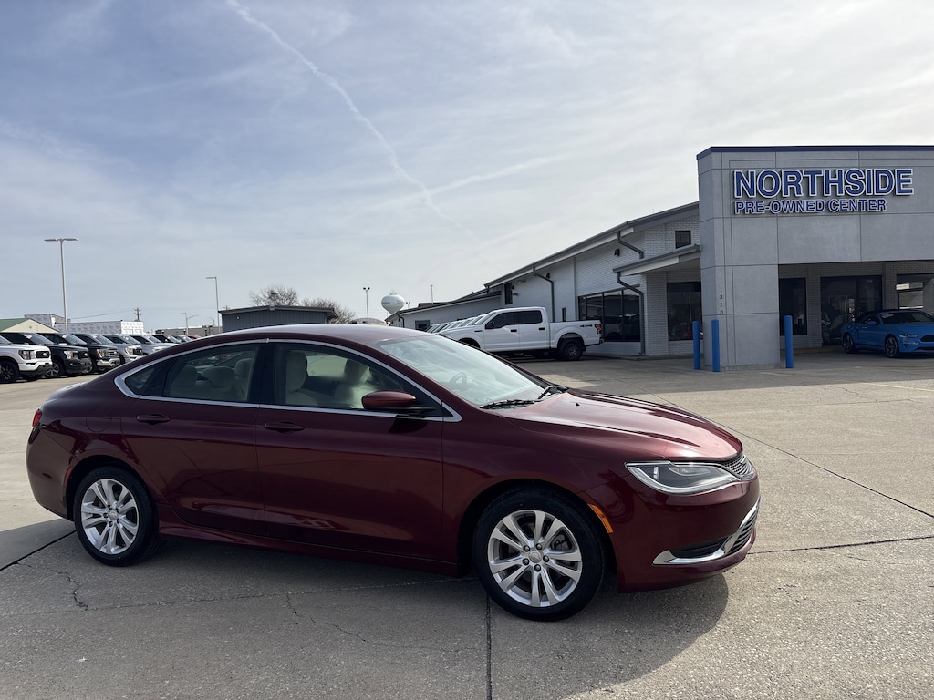 2016 Chrysler 200 Limited photo 3