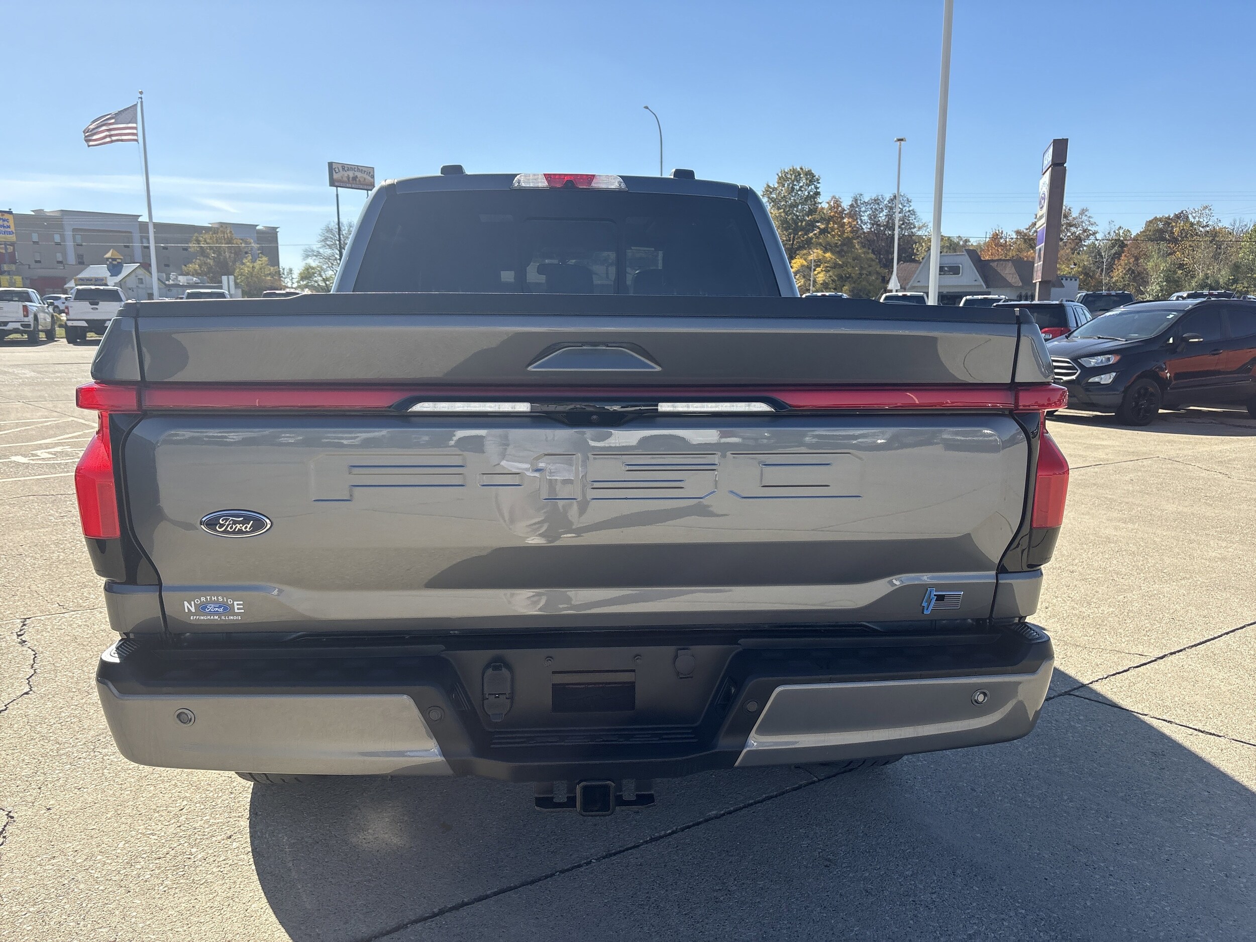 2022 Ford F-150 Lightning Lariat photo 4