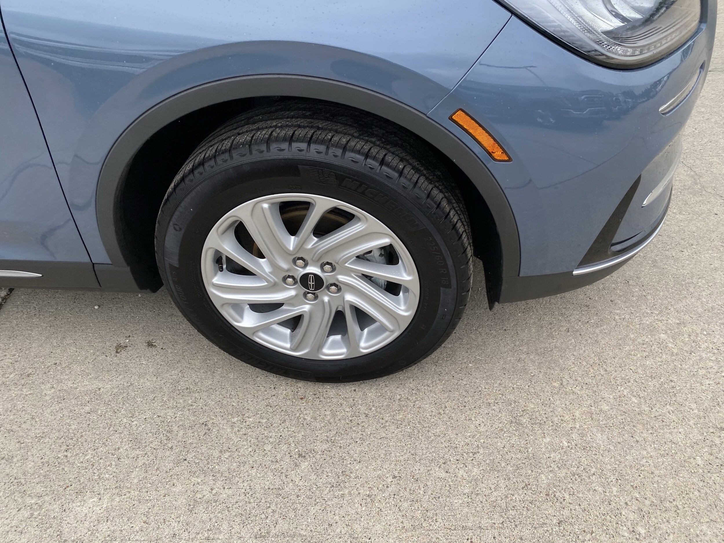 2023 Lincoln Corsair Standard photo 4