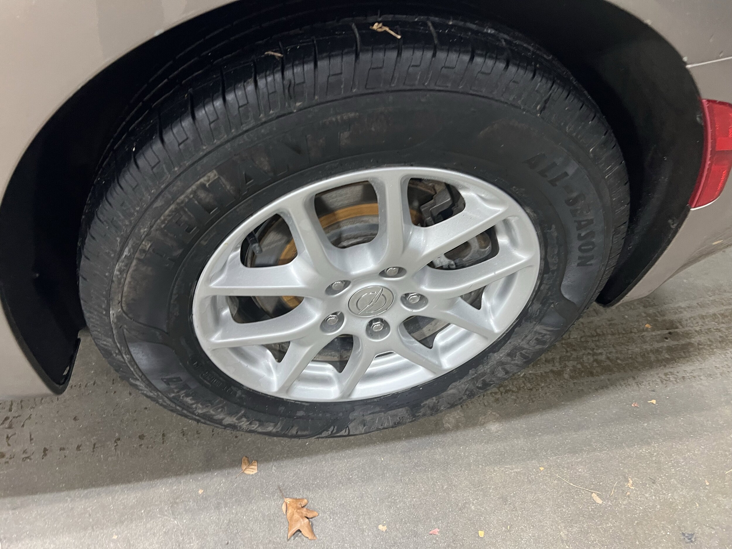 2017 Chrysler Pacifica Touring photo 2