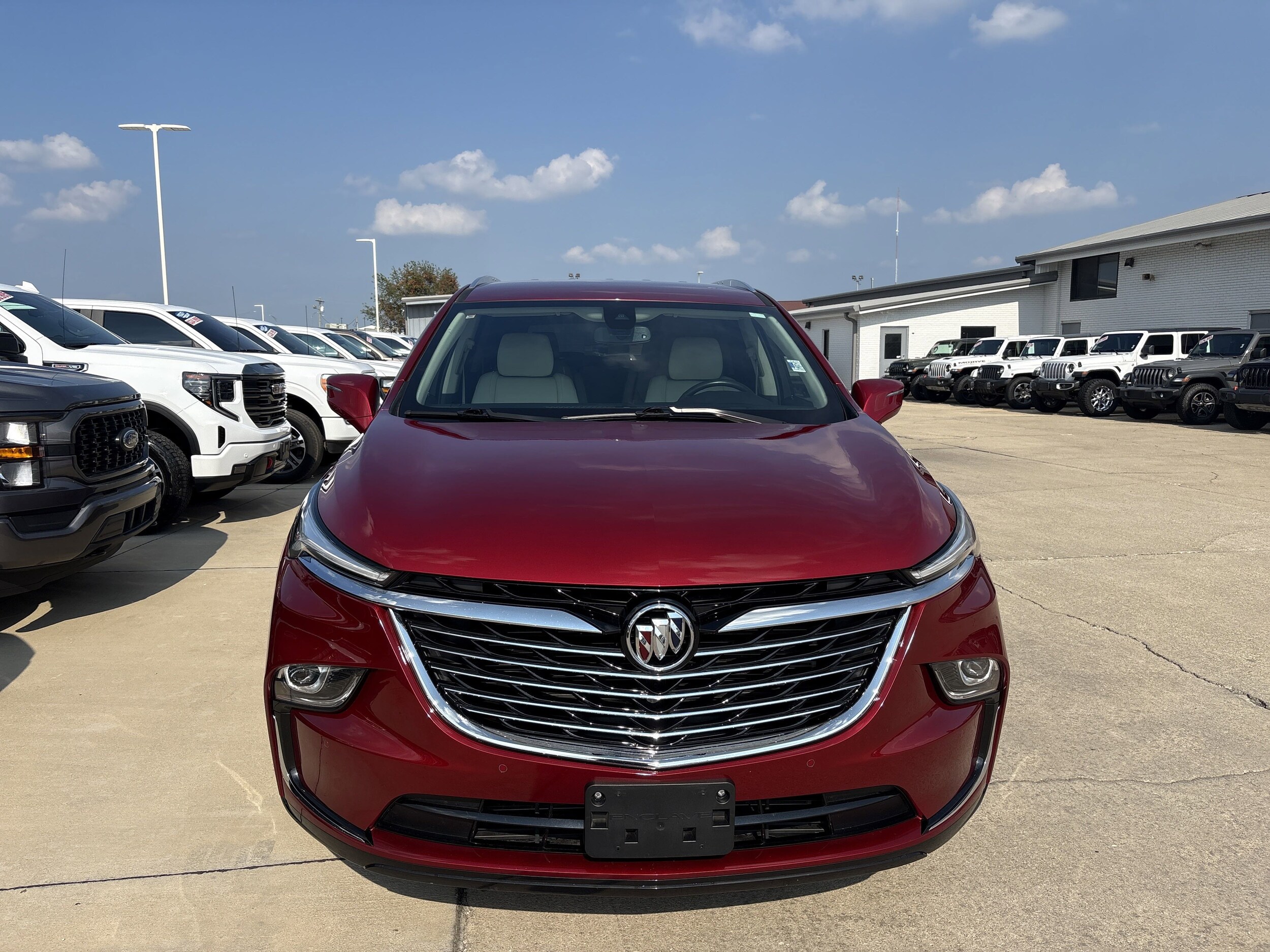 2024 Buick Enclave Essence photo 2