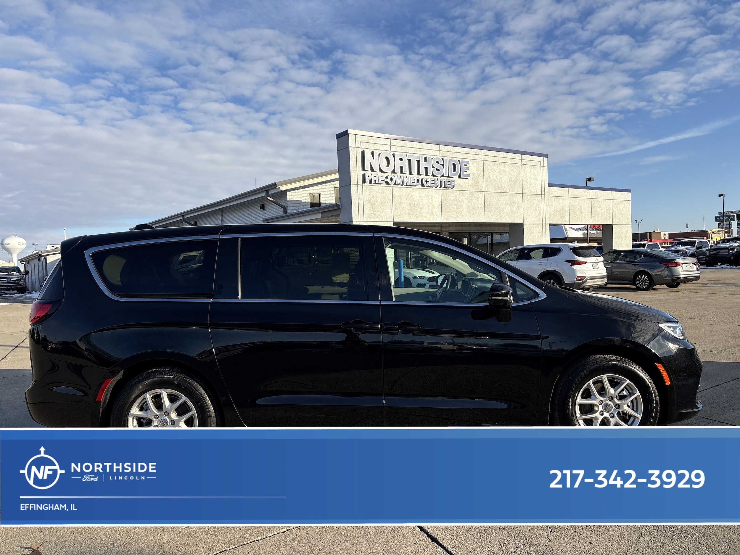 2024 Chrysler Pacifica Touring L's photo