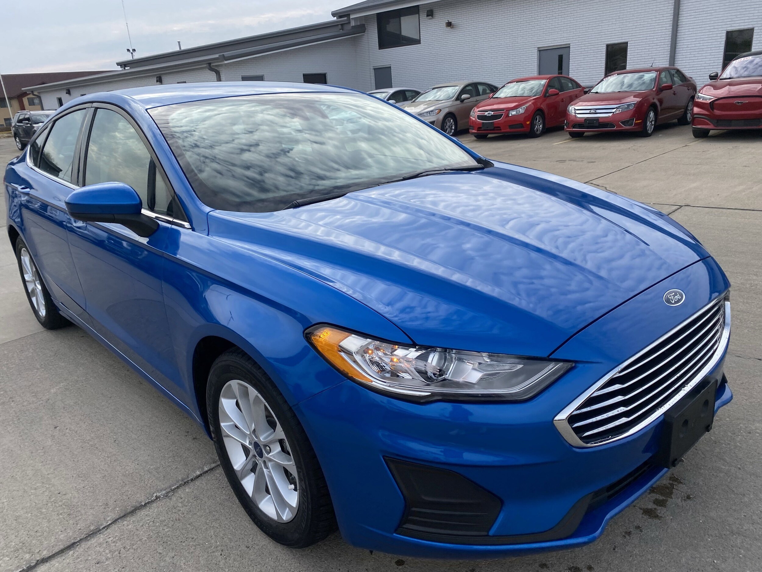 2020 Ford Fusion SE photo 3