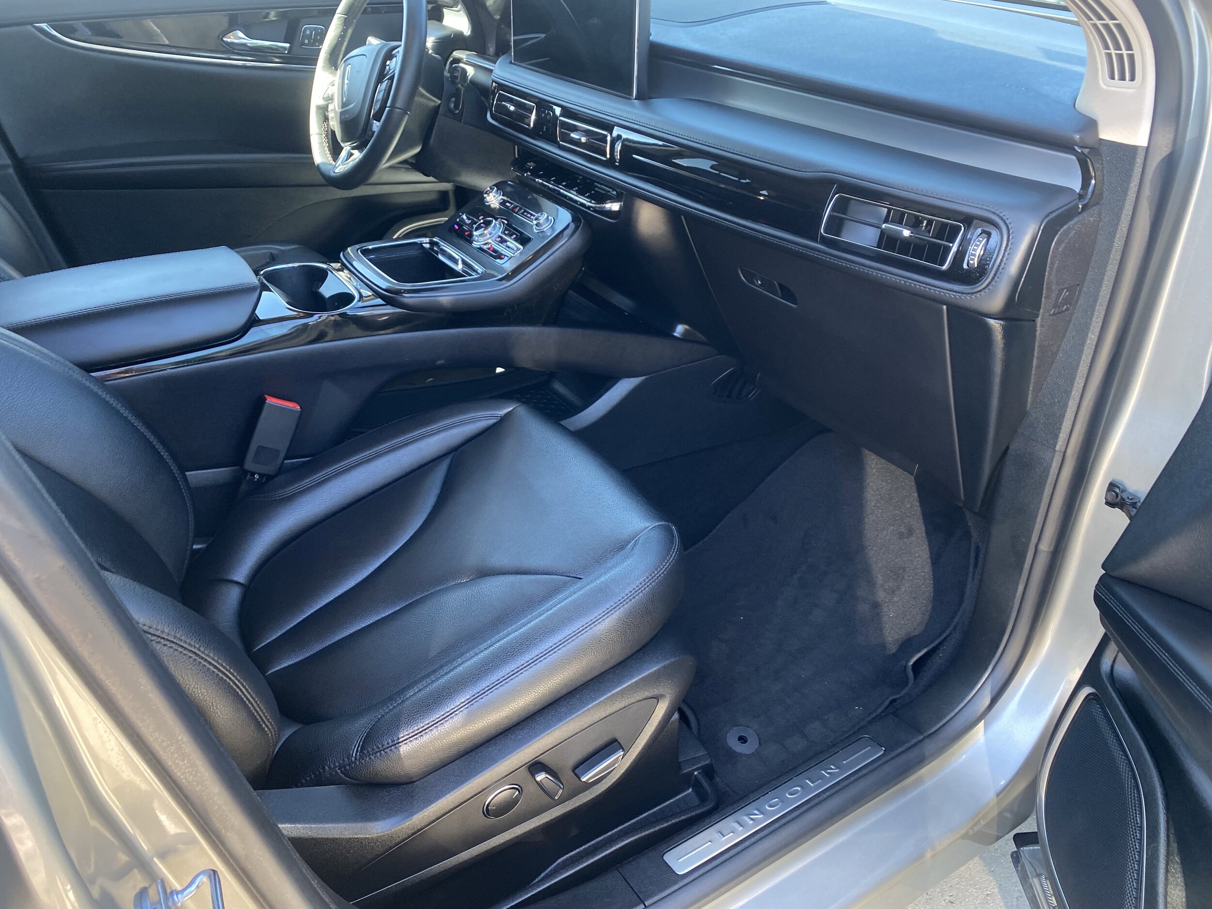 2023 Lincoln Nautilus Standard photo 3