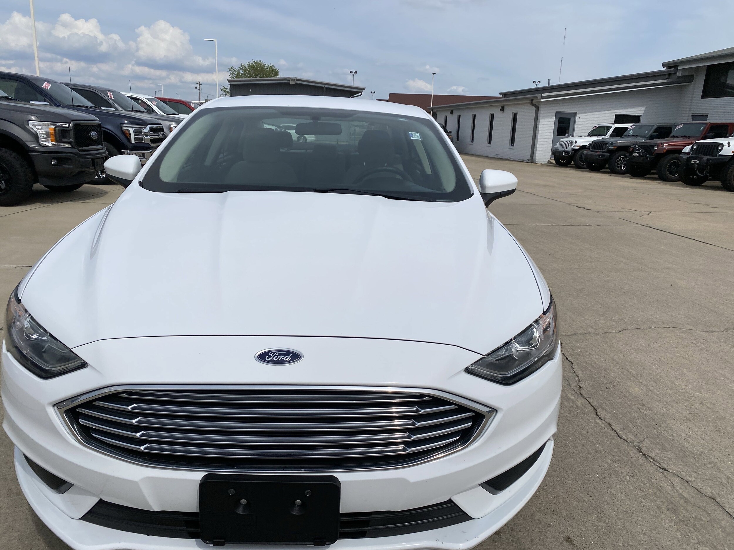 2017 Ford Fusion S photo 2