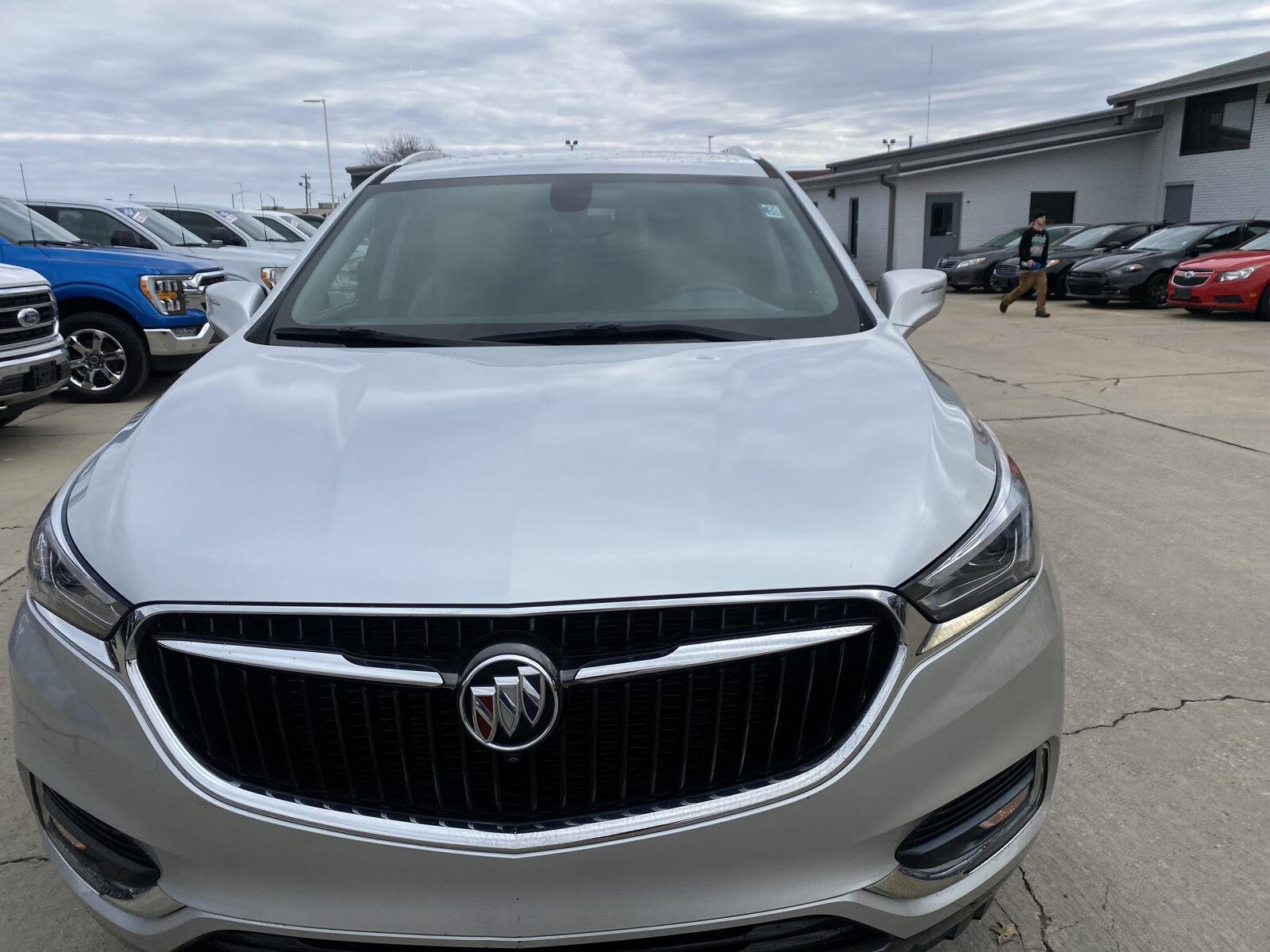 2021 Buick Enclave Essence photo 2