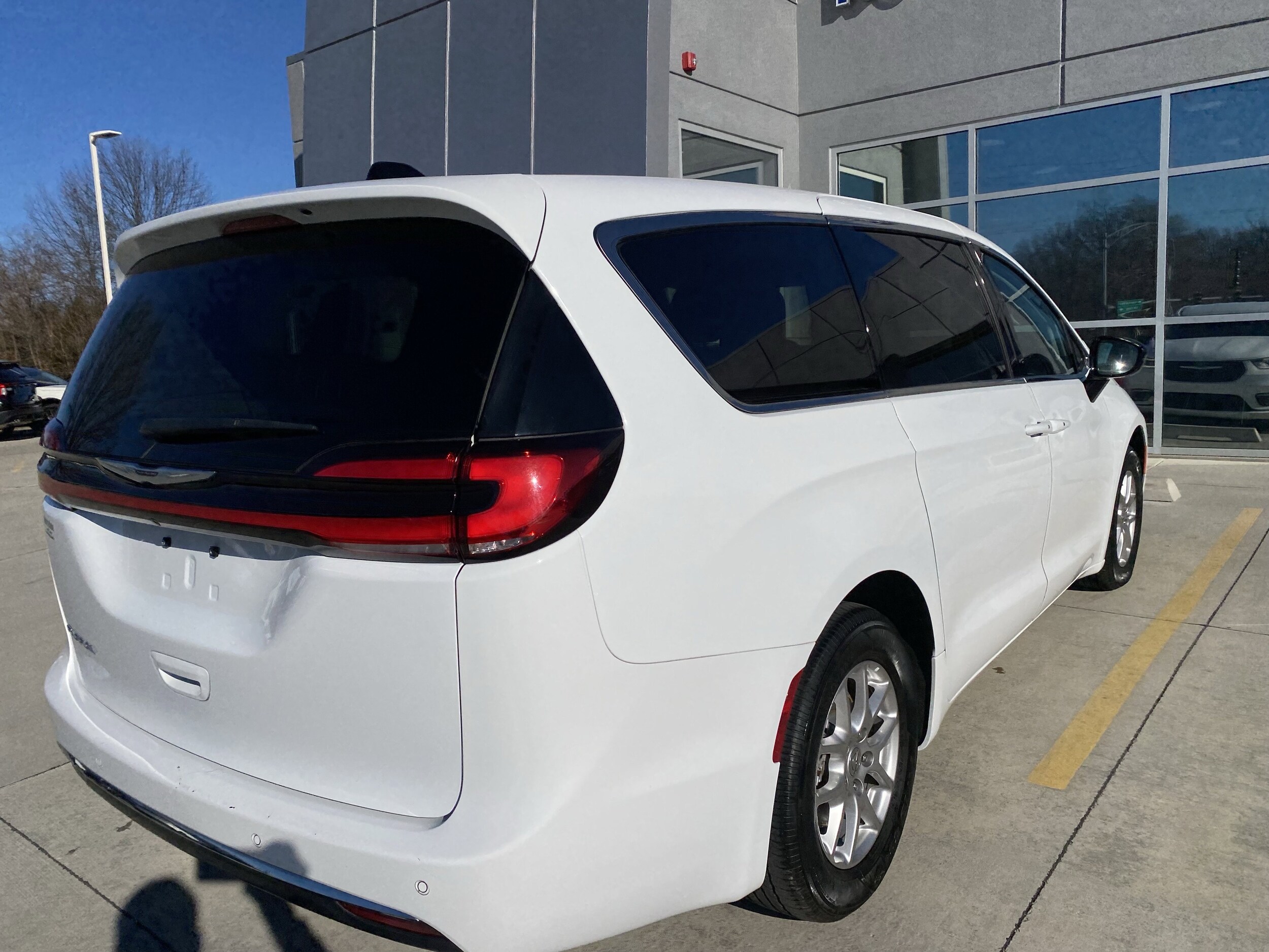 2024 Chrysler Pacifica Touring L - Photo 3
