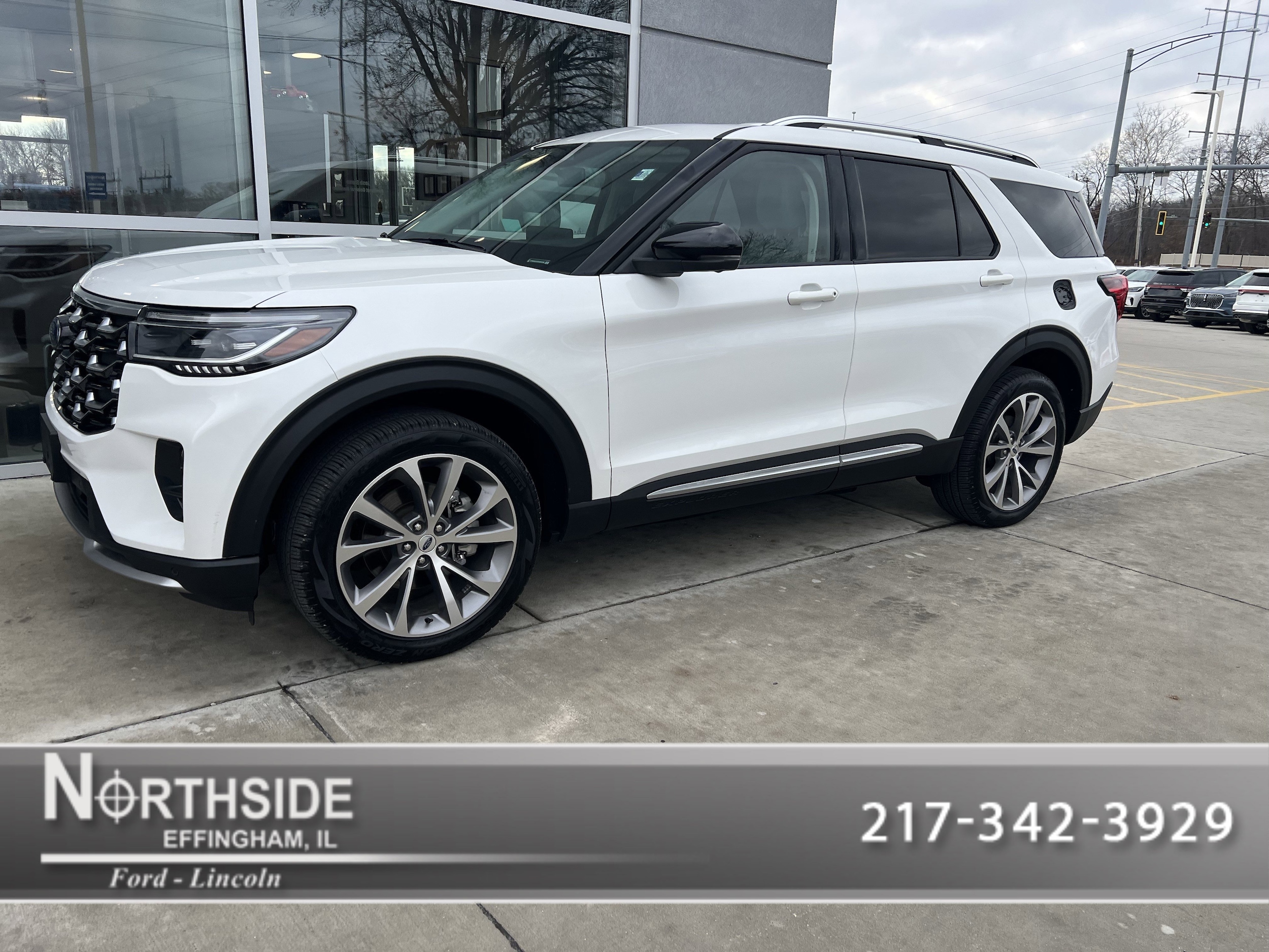 2025 Ford Explorer Platinum's photo