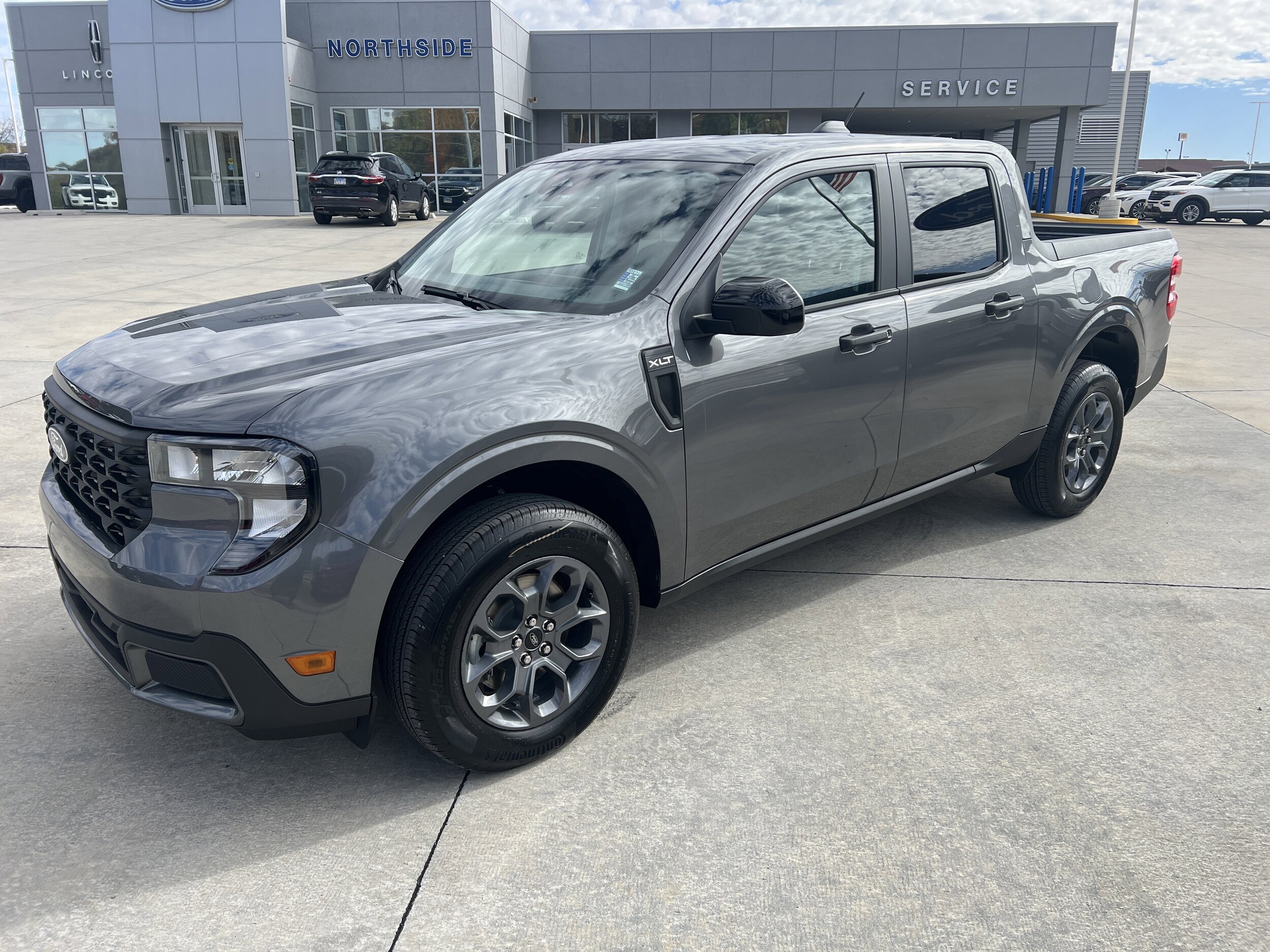 2025 Ford Maverick XLT photo 2