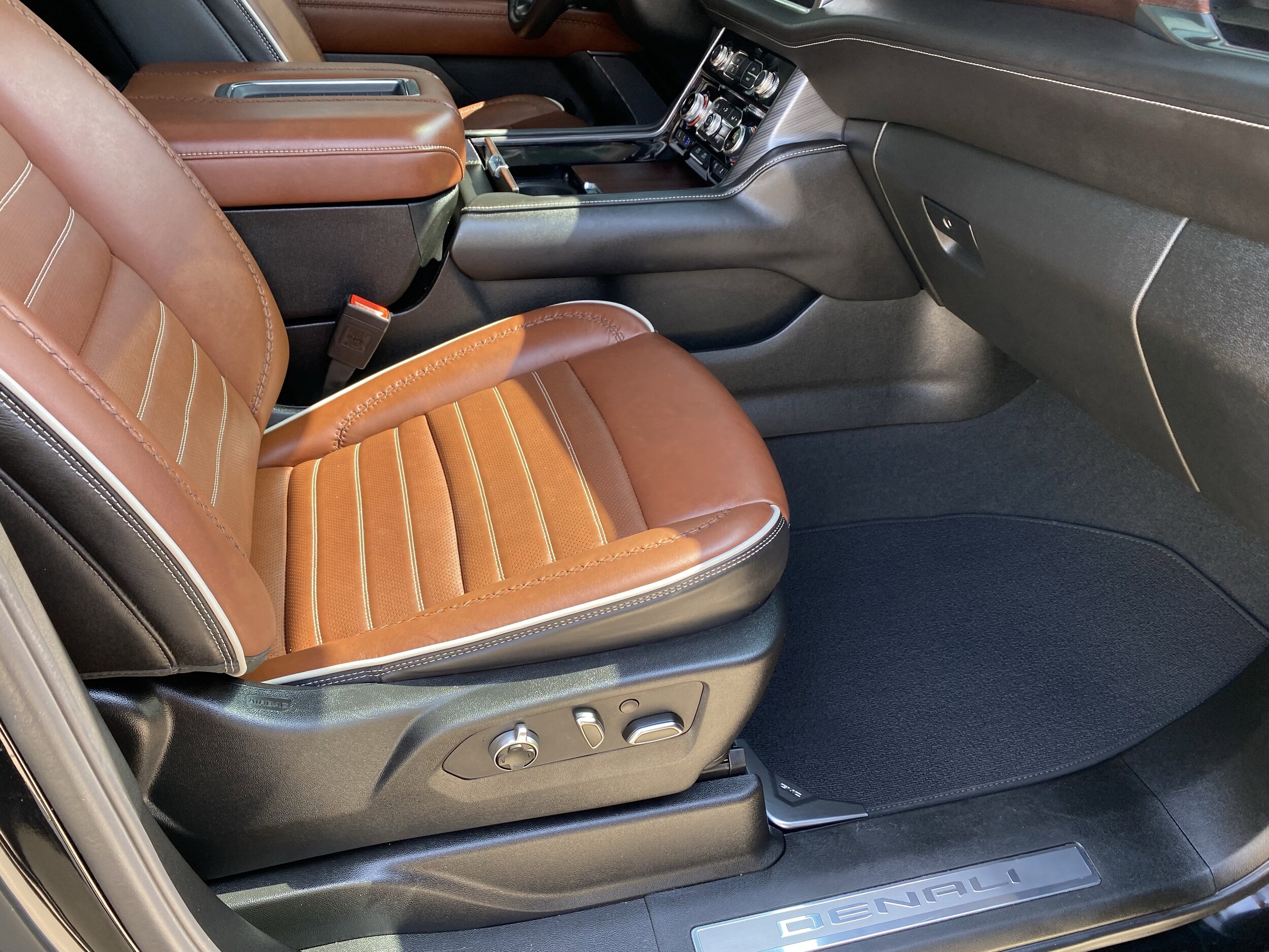2024 Gmc Yukon Denali Ultimate photo 2