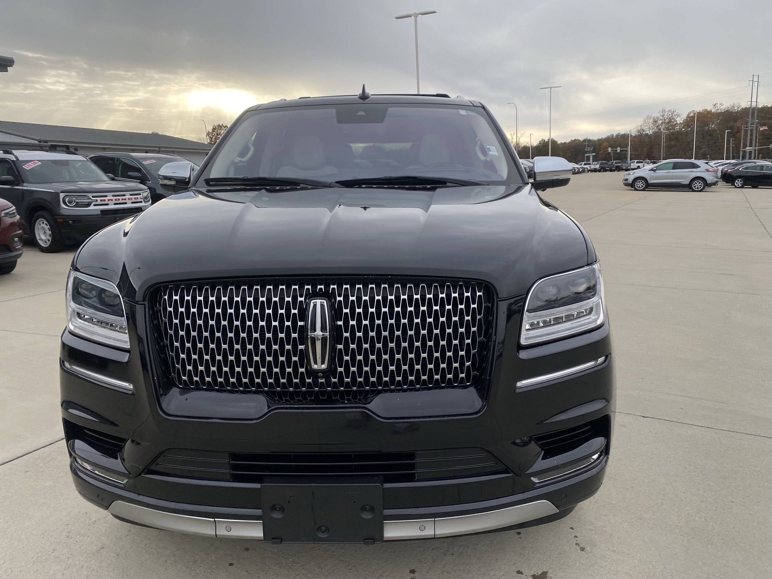 2019 Lincoln Navigator Black Label photo 2