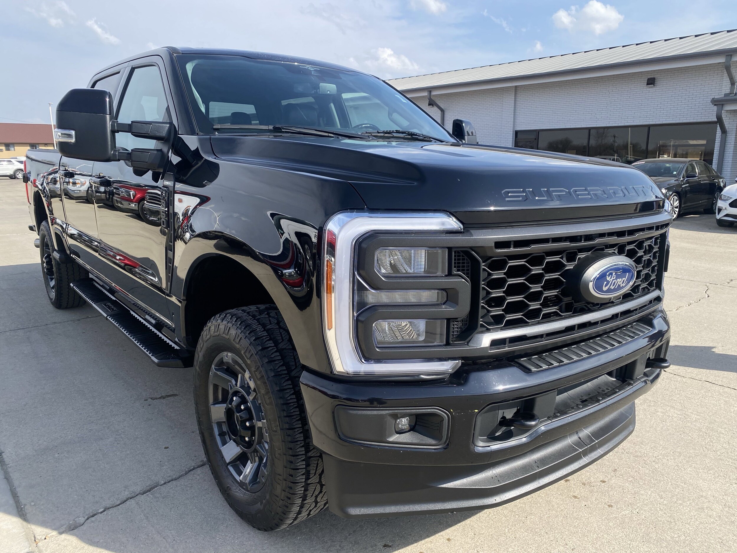 2023 Ford F-350 Lariat photo 3